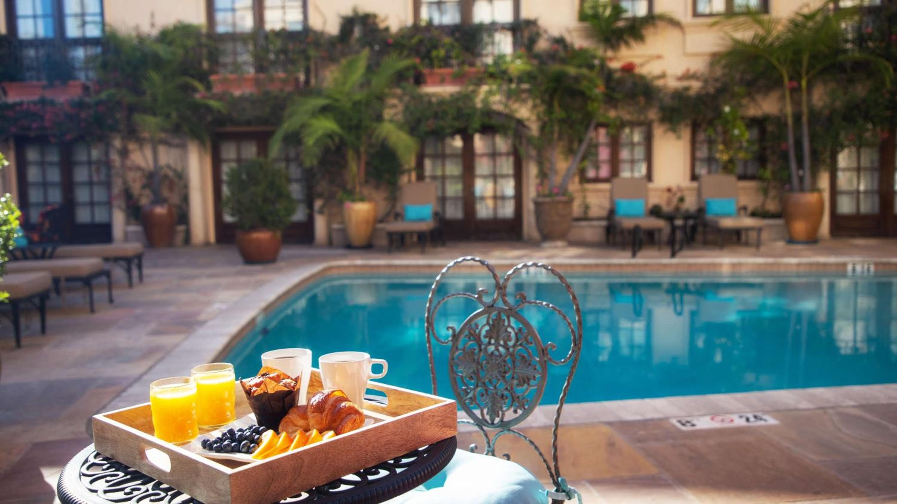 Best Western Plus Sunset Plaza Hotel — 10
