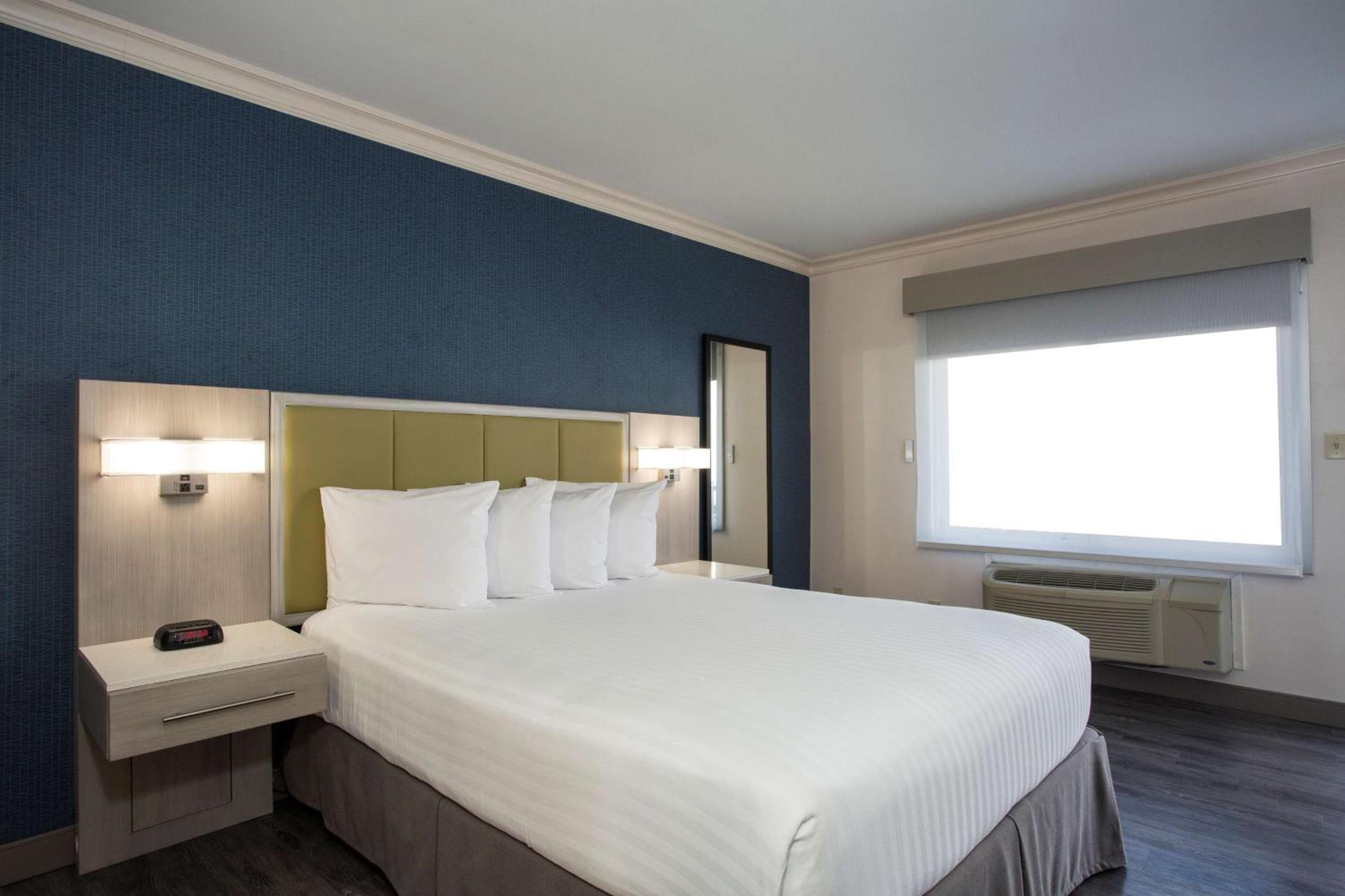 SureStay Hotel by Best Western Santa Monica — 3
