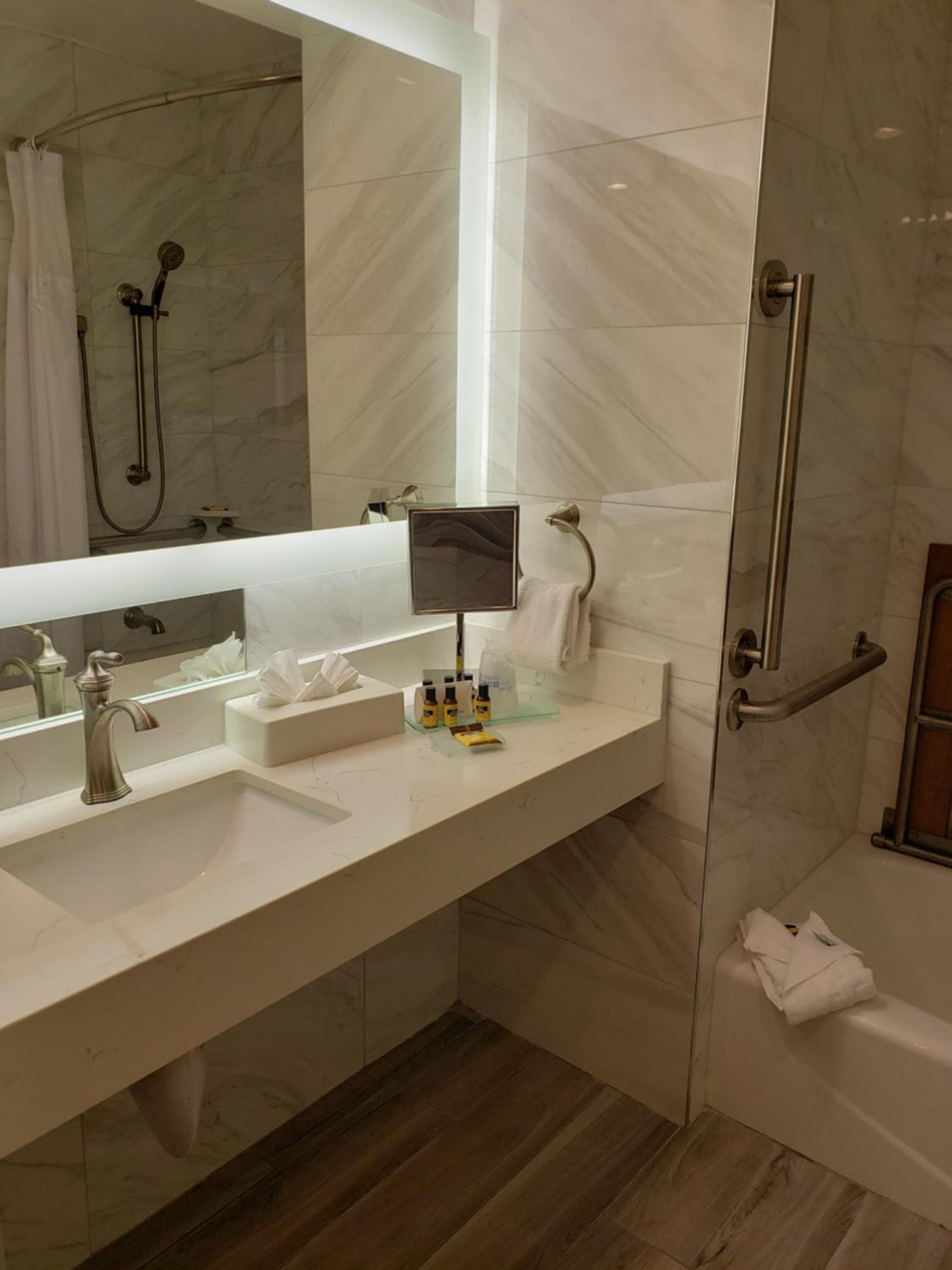 Best Western Plus Sunset Plaza Hotel — 15