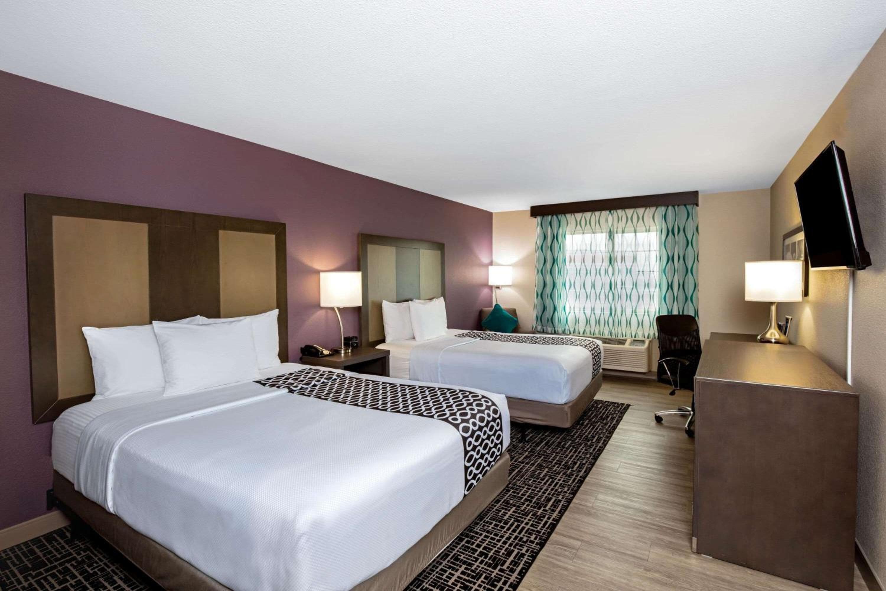 La Quinta Inn & Suites by Wyndham Las Vegas Nellis — 13