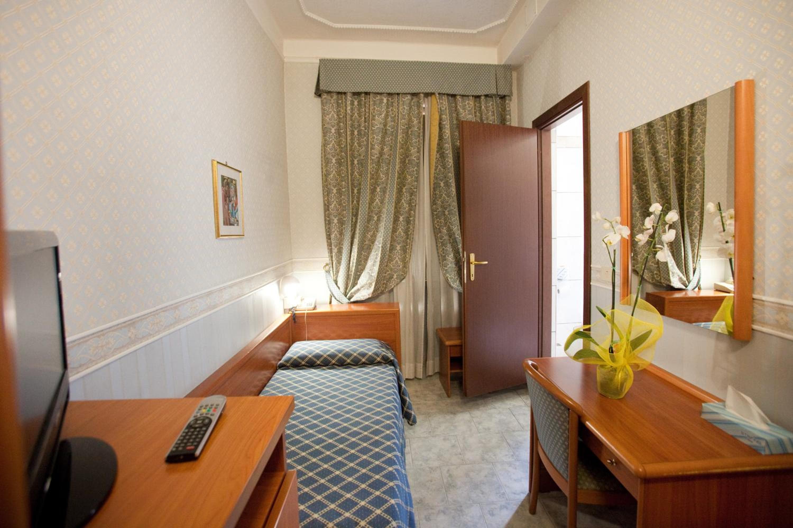 Hotel Emmaus — 14