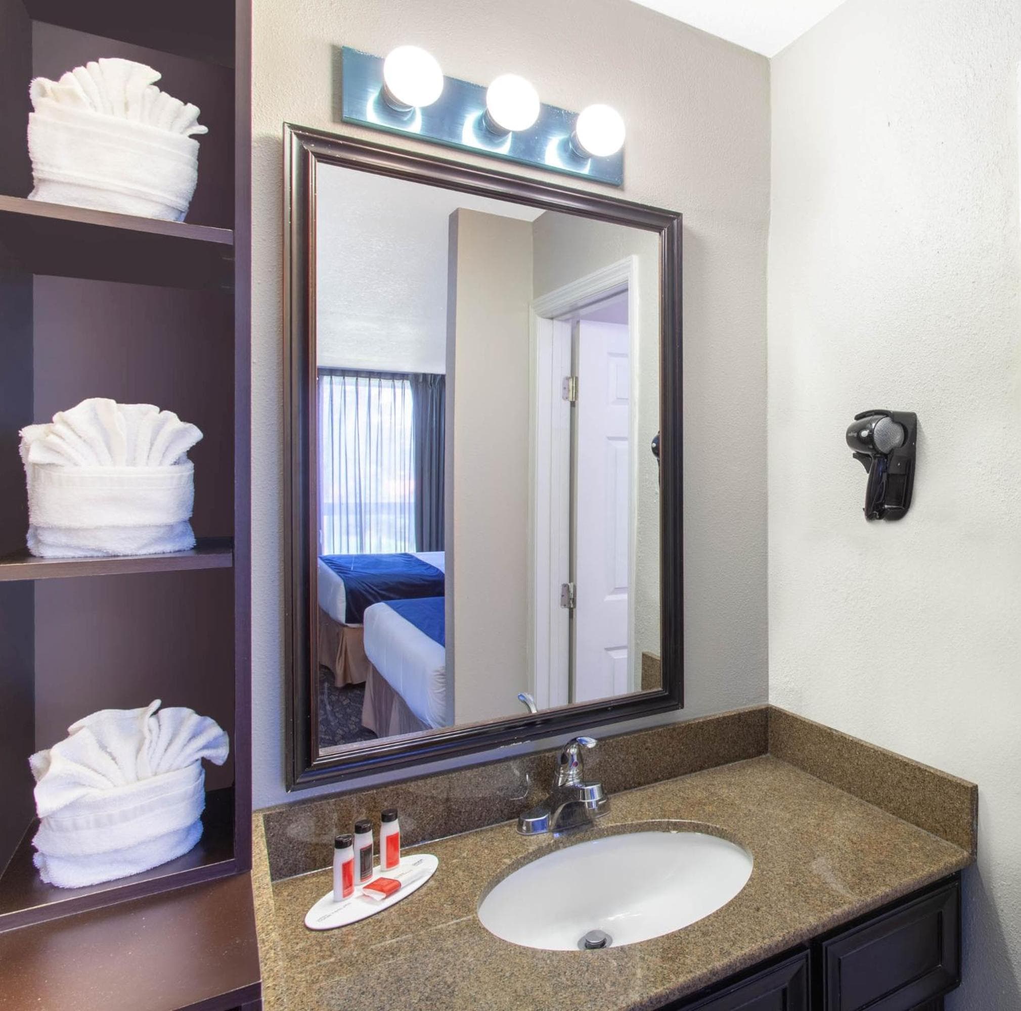 Grand Hotel Orlando at Universal Blvd - Shuttle to Theme Parks — 7