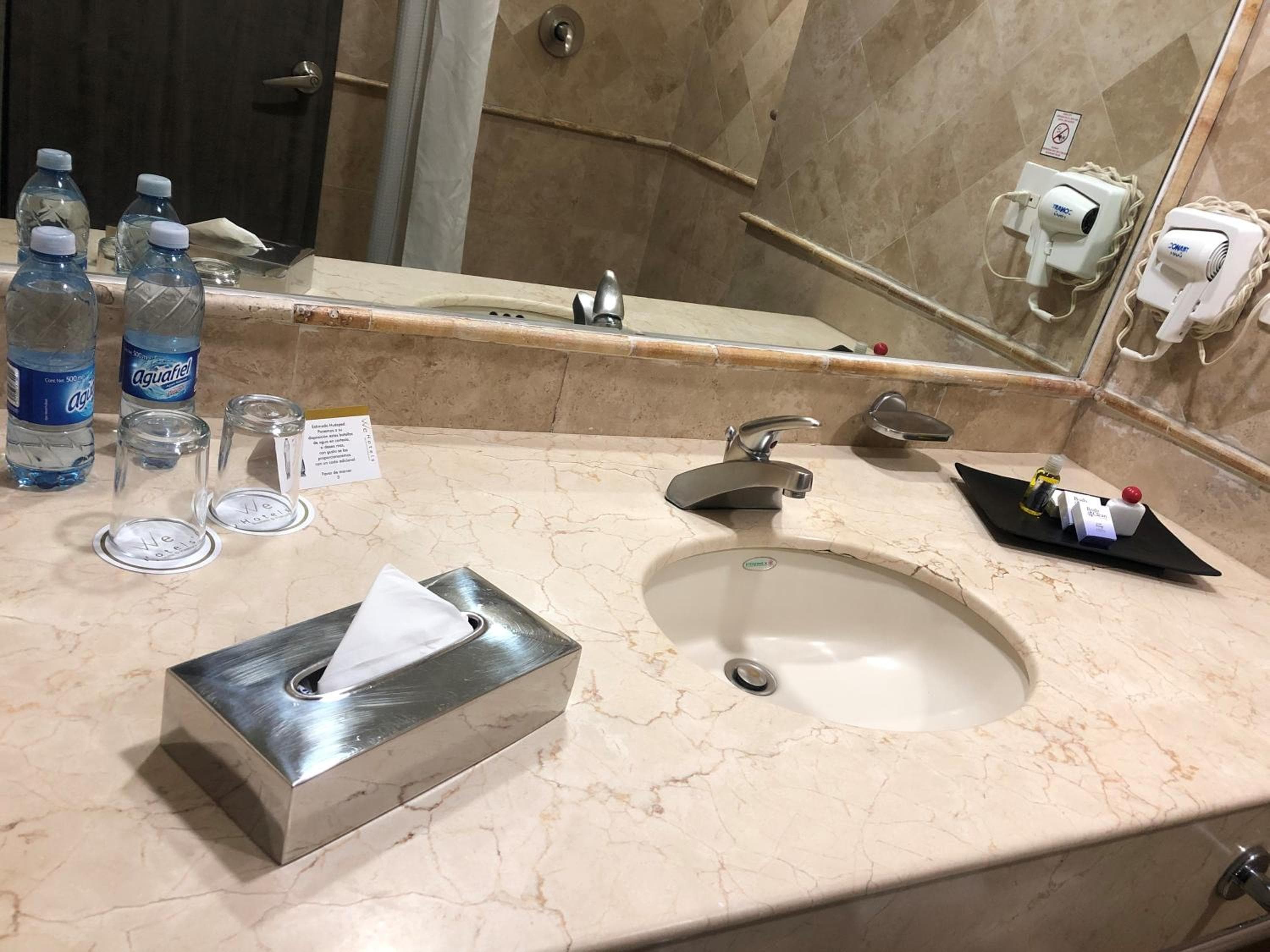 We Hotel Aeropuerto — 6