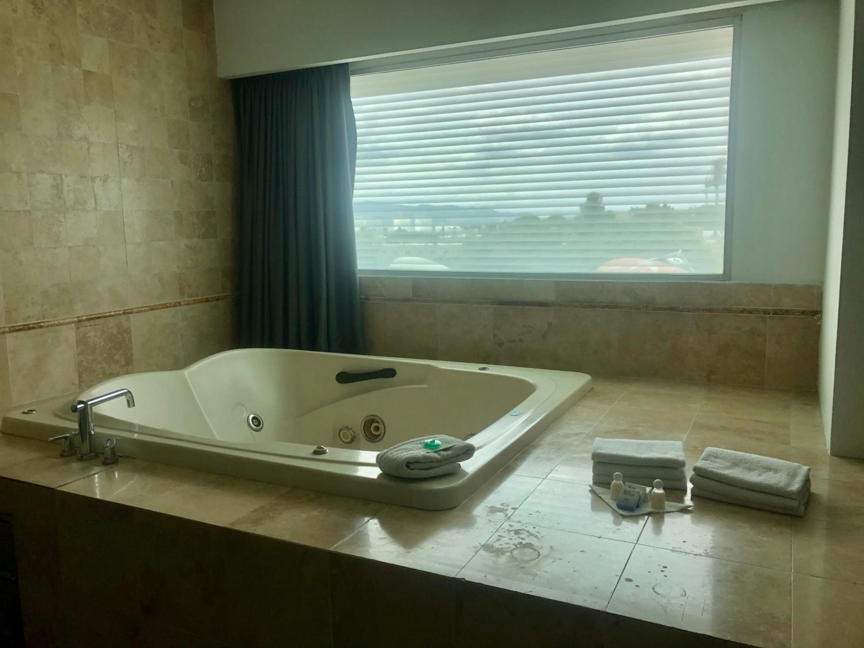 We Hotel Aeropuerto — 4