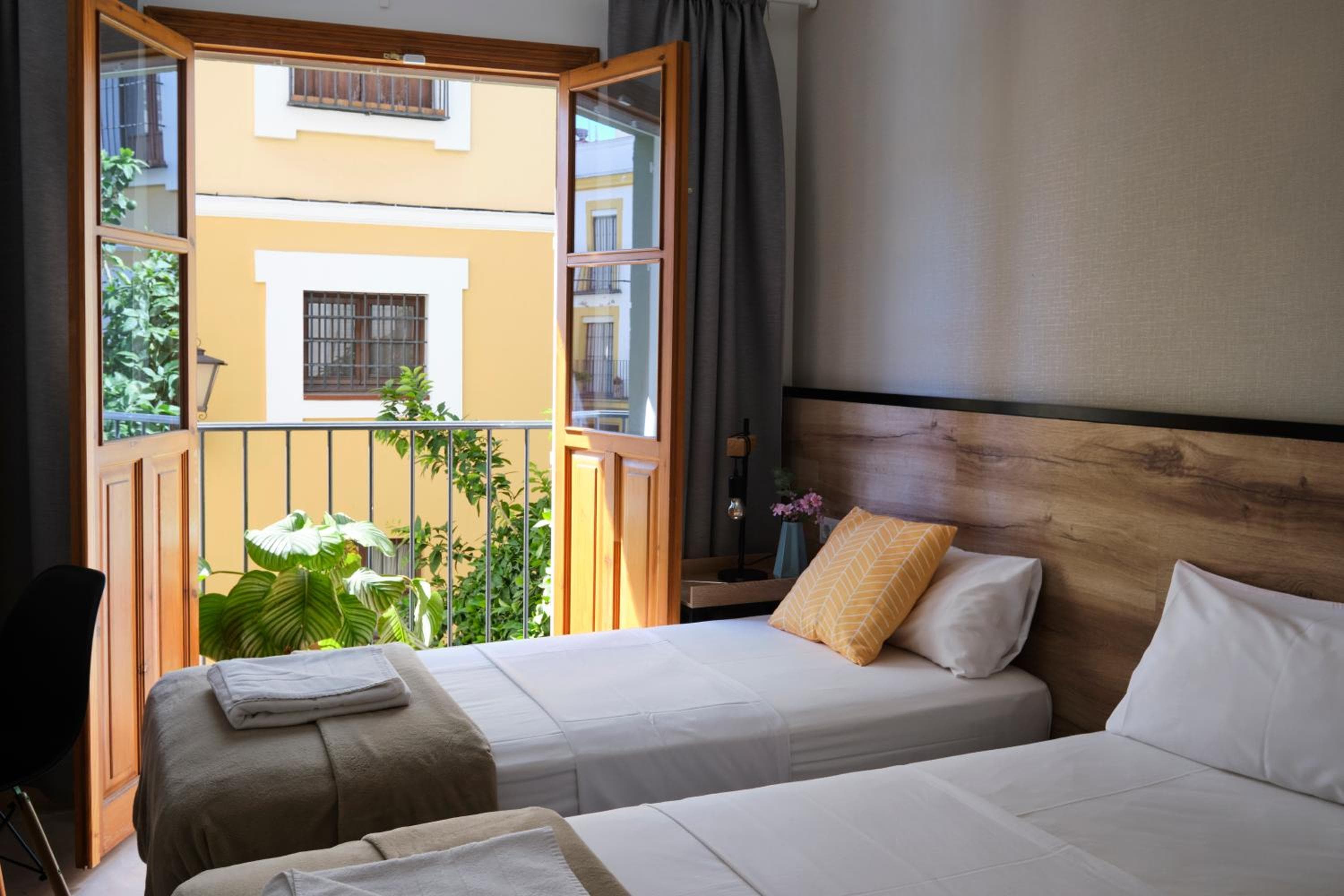 Sweet Sevilla Suites - Smart Hotel — 4