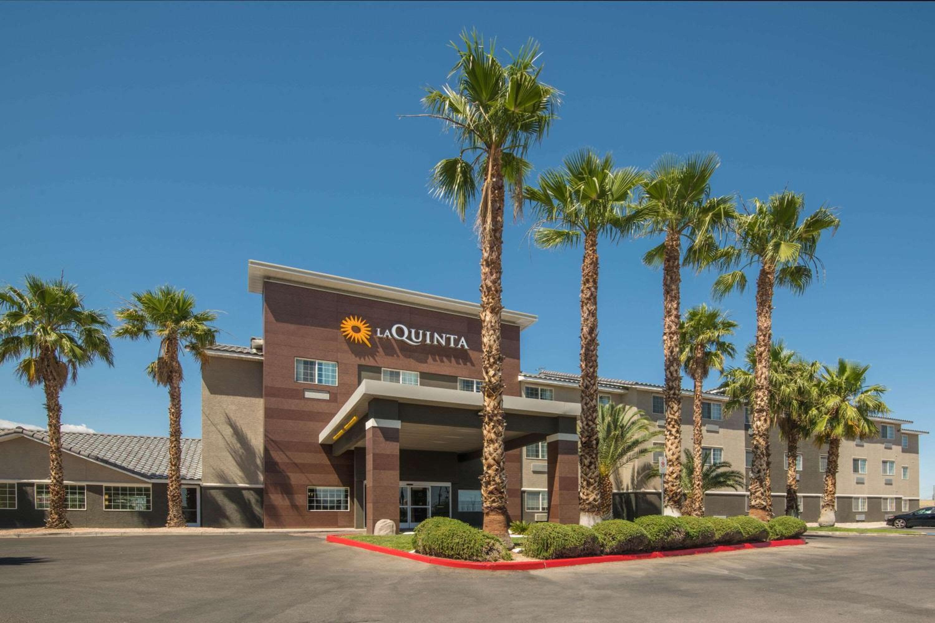 La Quinta Inn & Suites by Wyndham Las Vegas Nellis — 2
