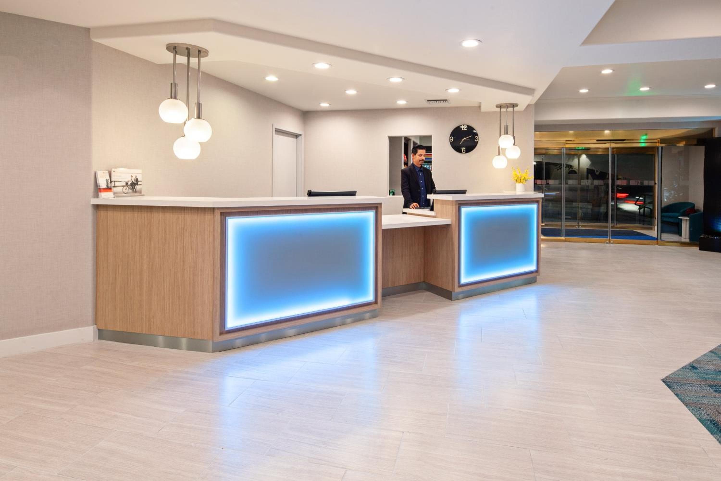 Holiday Inn Express Hollywood Walk of Fame, ein IHG Hotel — 11