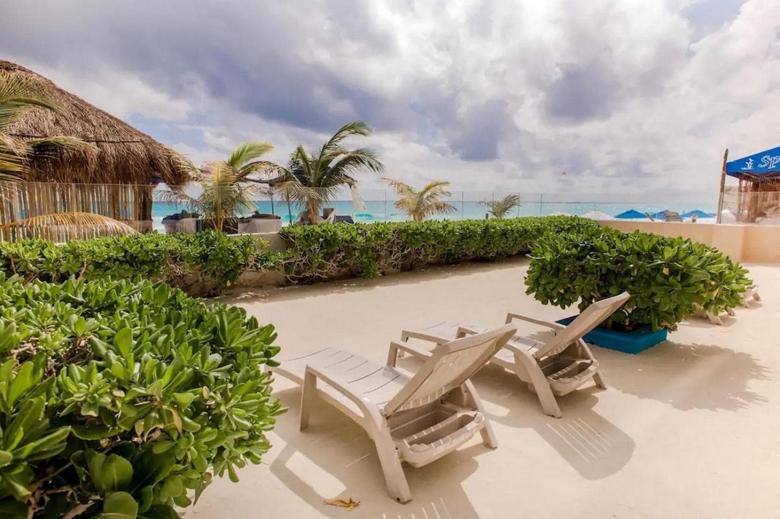 Paradise Beachfront & Nightlife Heart — 6
