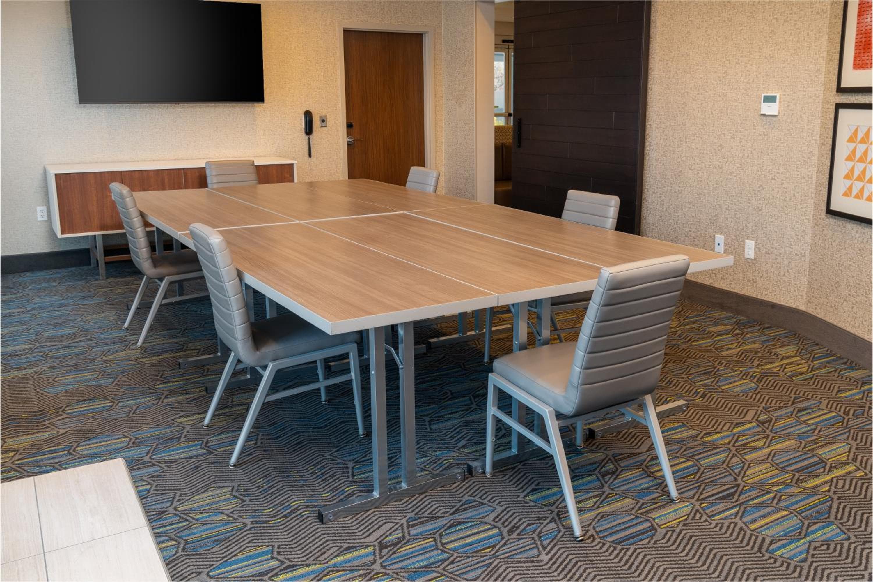 Holiday Inn Express & Suites - Las Vegas - E Tropicana by IHG — 23