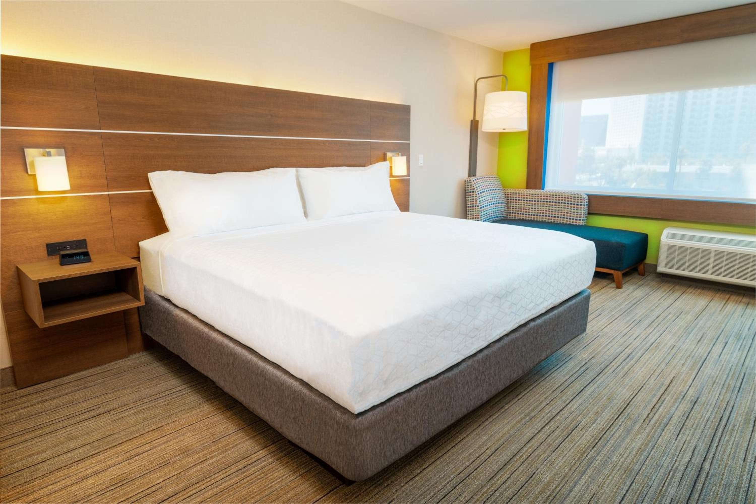 Holiday Inn Express & Suites - Las Vegas - E Tropicana by IHG — 11
