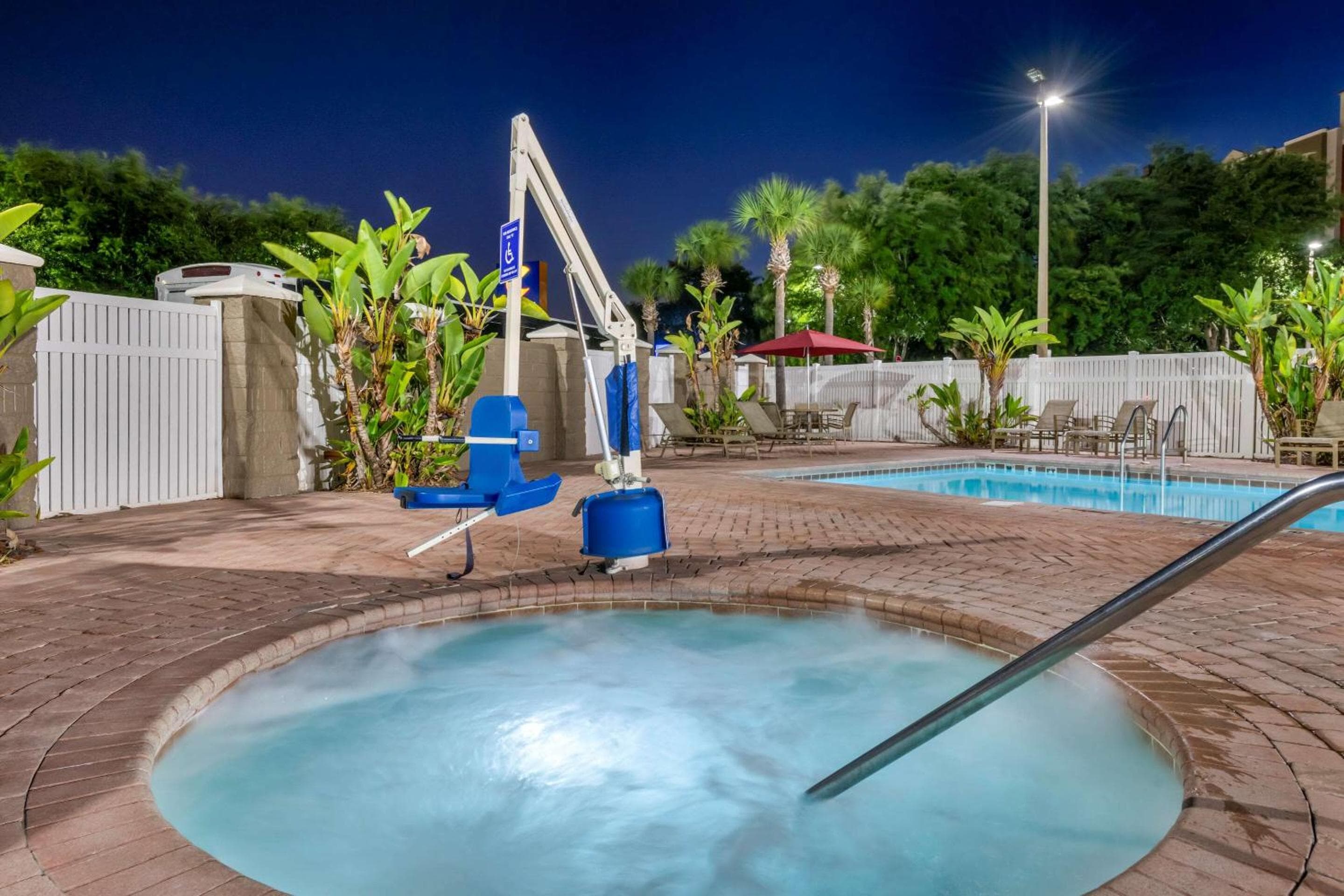 Comfort Suites Near Universal Orlando Resort — 11