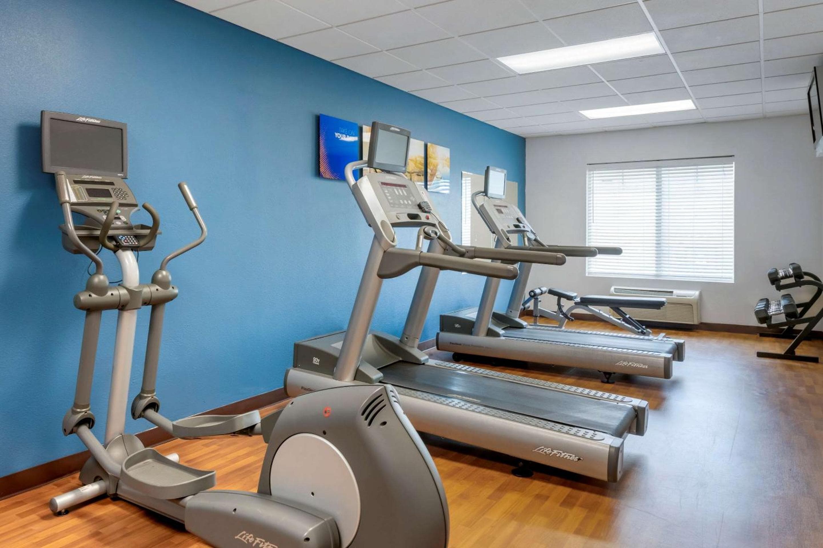 Comfort Suites Near Universal Orlando Resort — 12