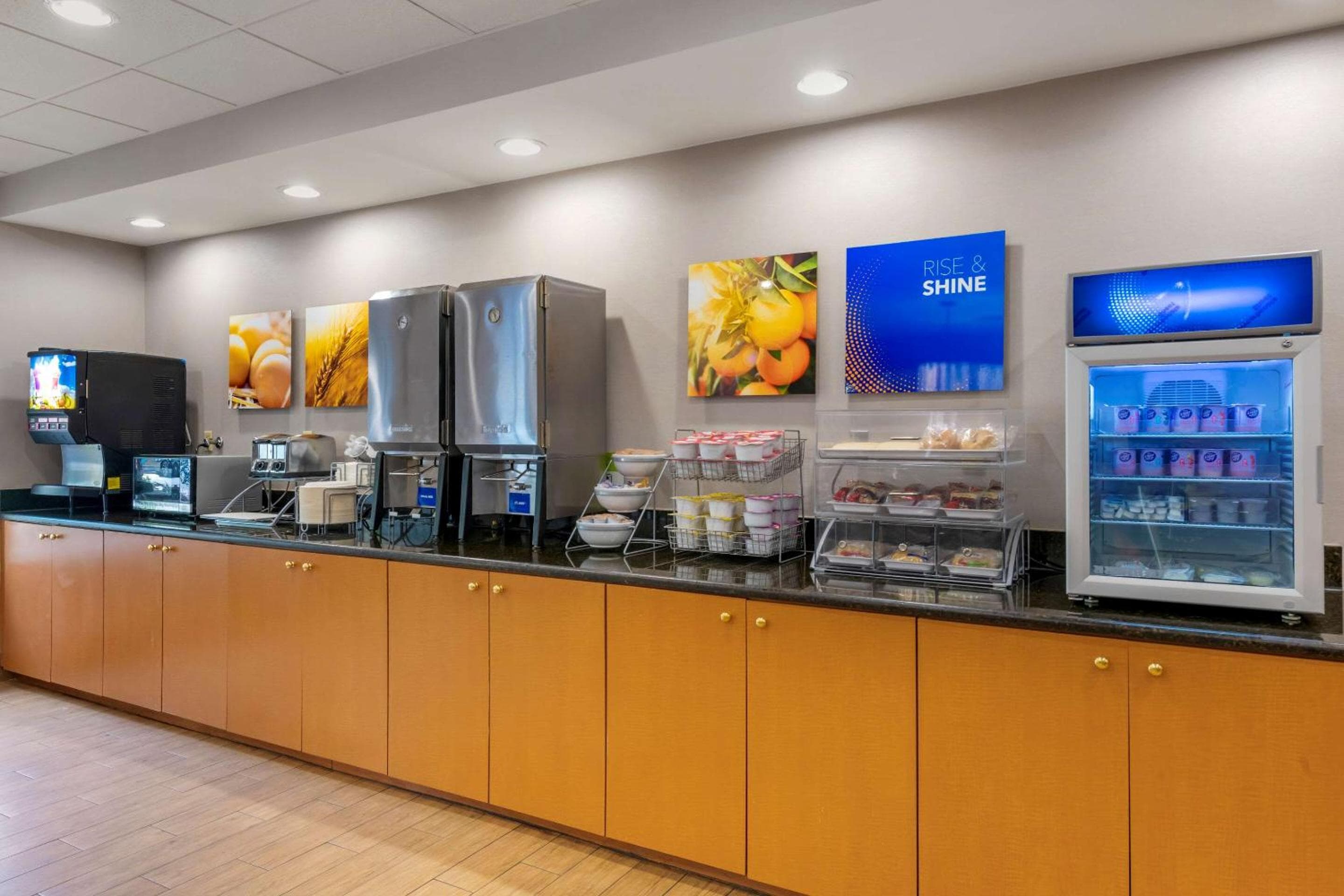 Comfort Suites Near Universal Orlando Resort — 20