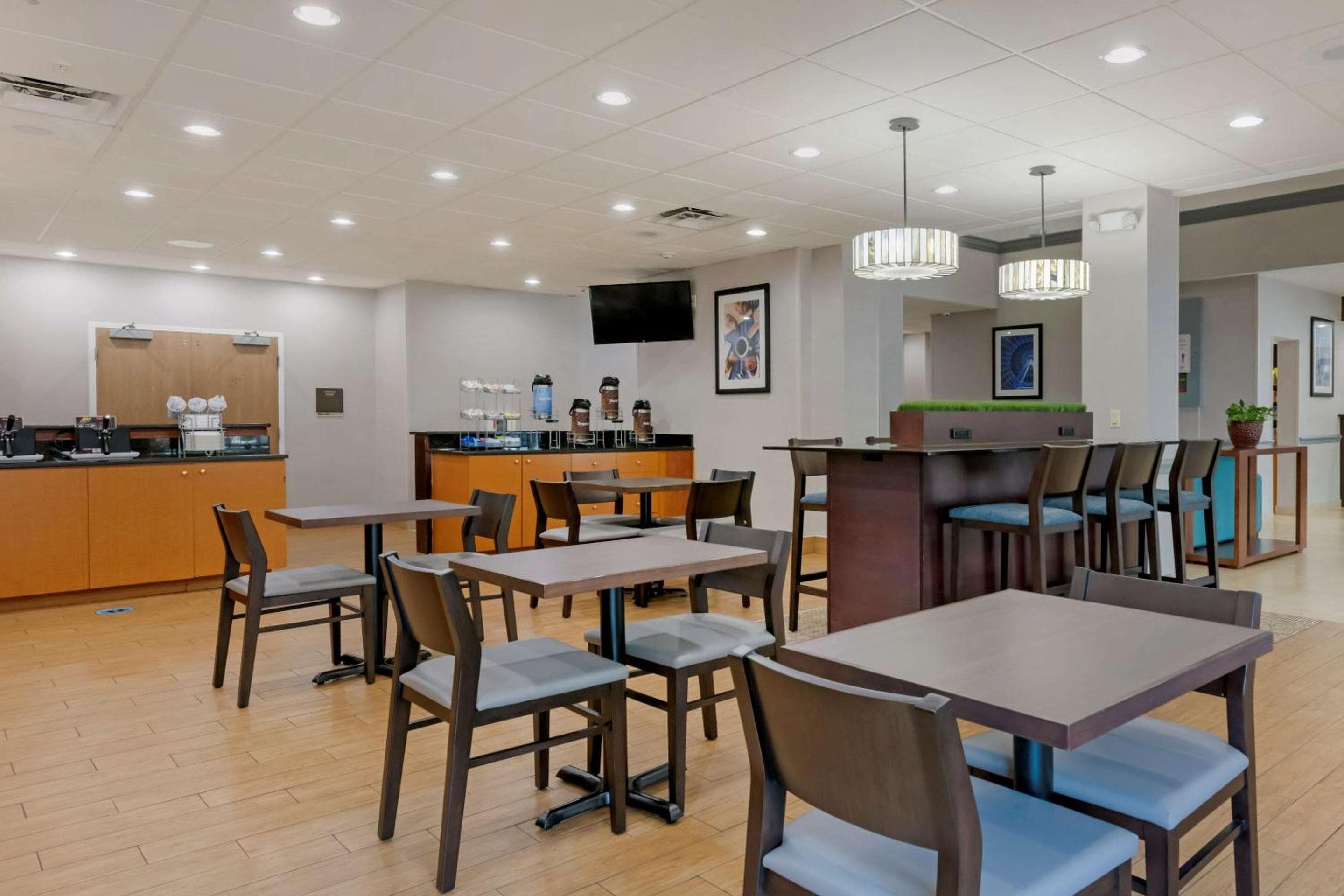 Comfort Suites Near Universal Orlando Resort — 13