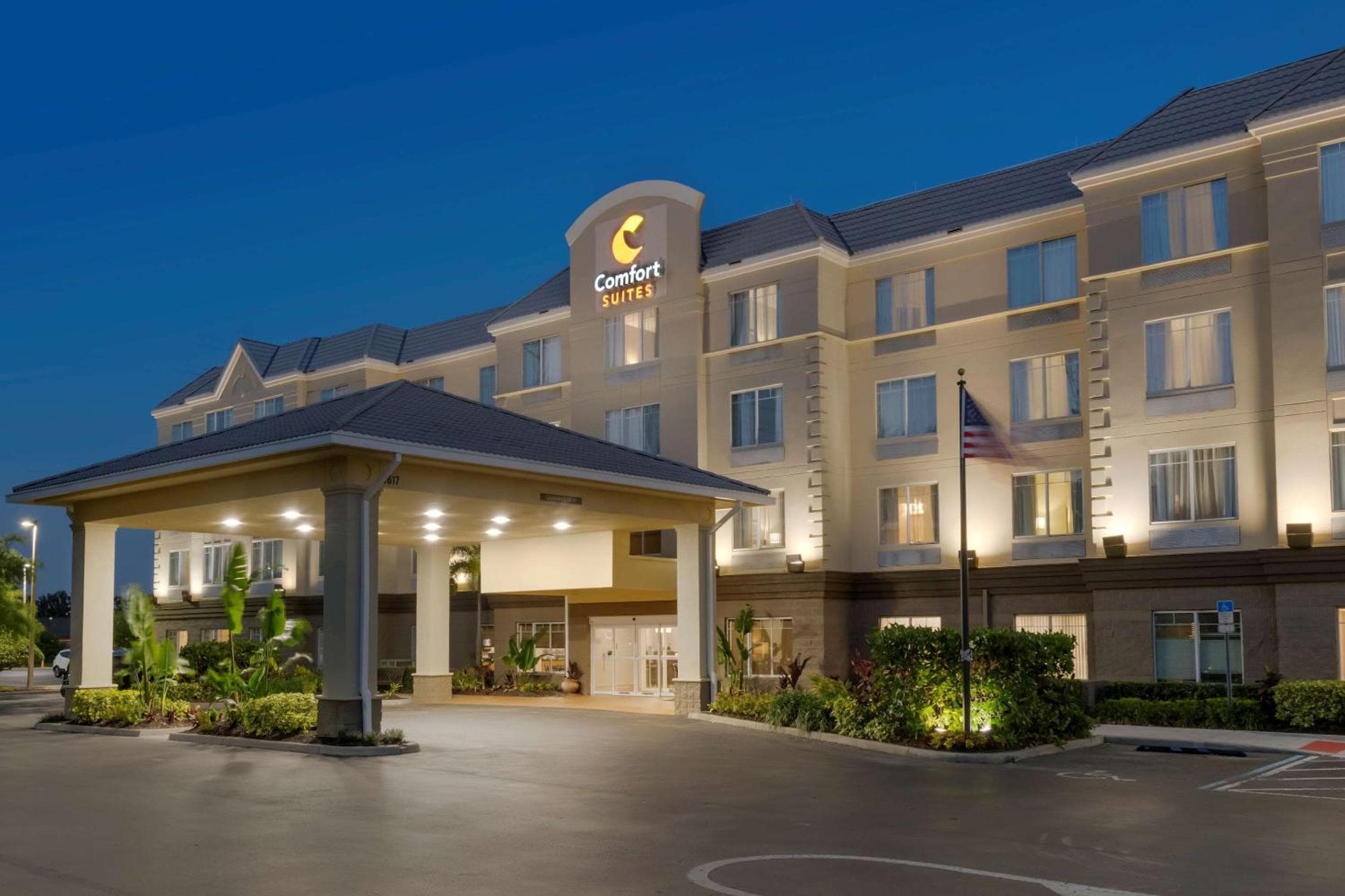 Comfort Suites Near Universal Orlando Resort — 22