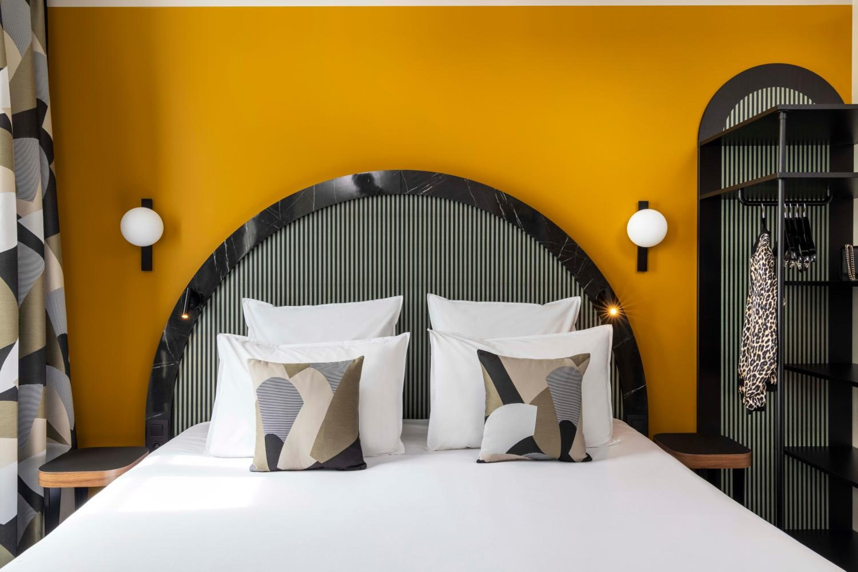 Hôtel Regina Opéra Grands Boulevards — 24