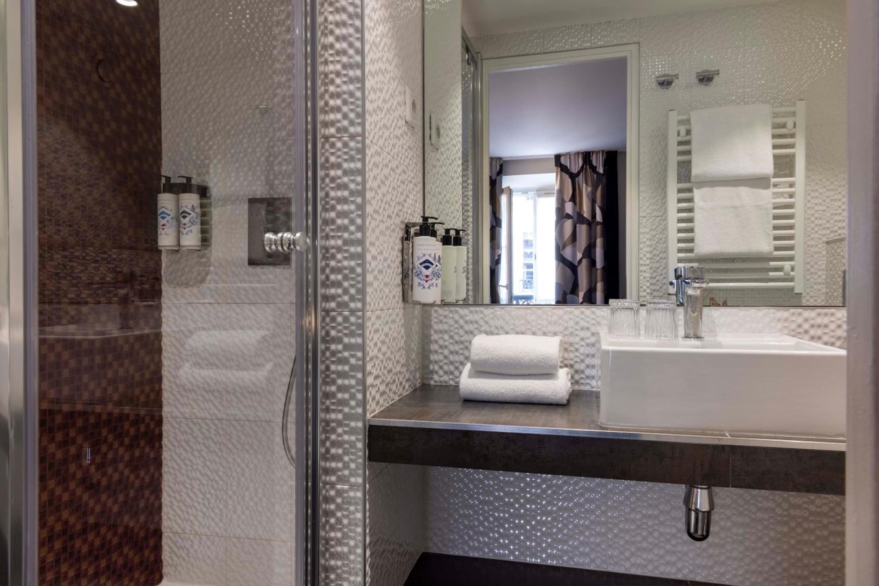 Hôtel Regina Opéra Grands Boulevards — 12