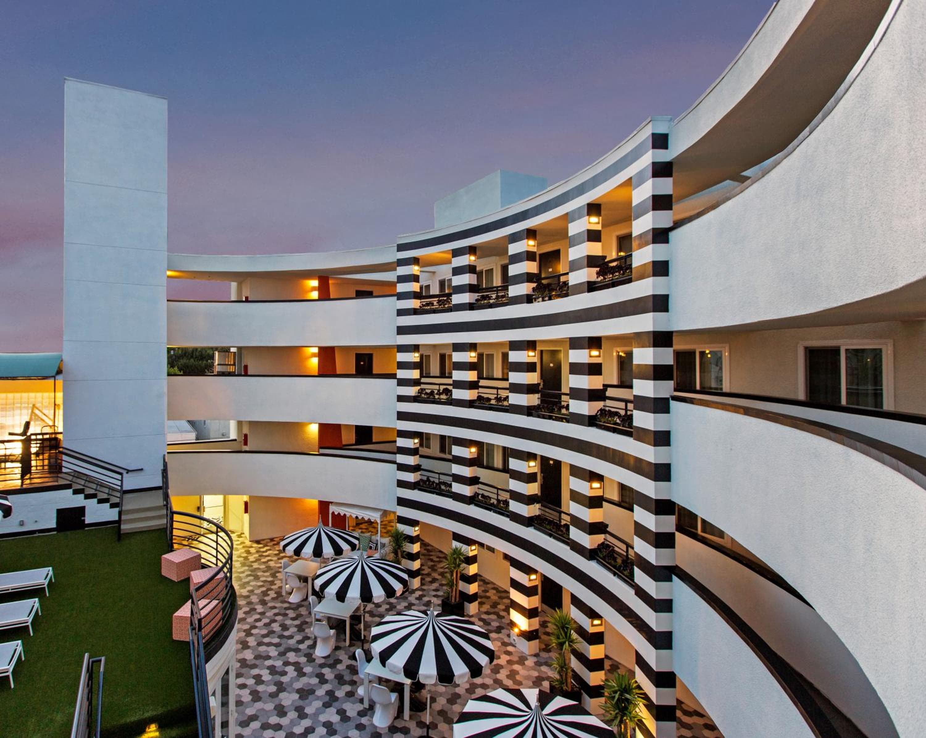 Hotel Carlyle — 4
