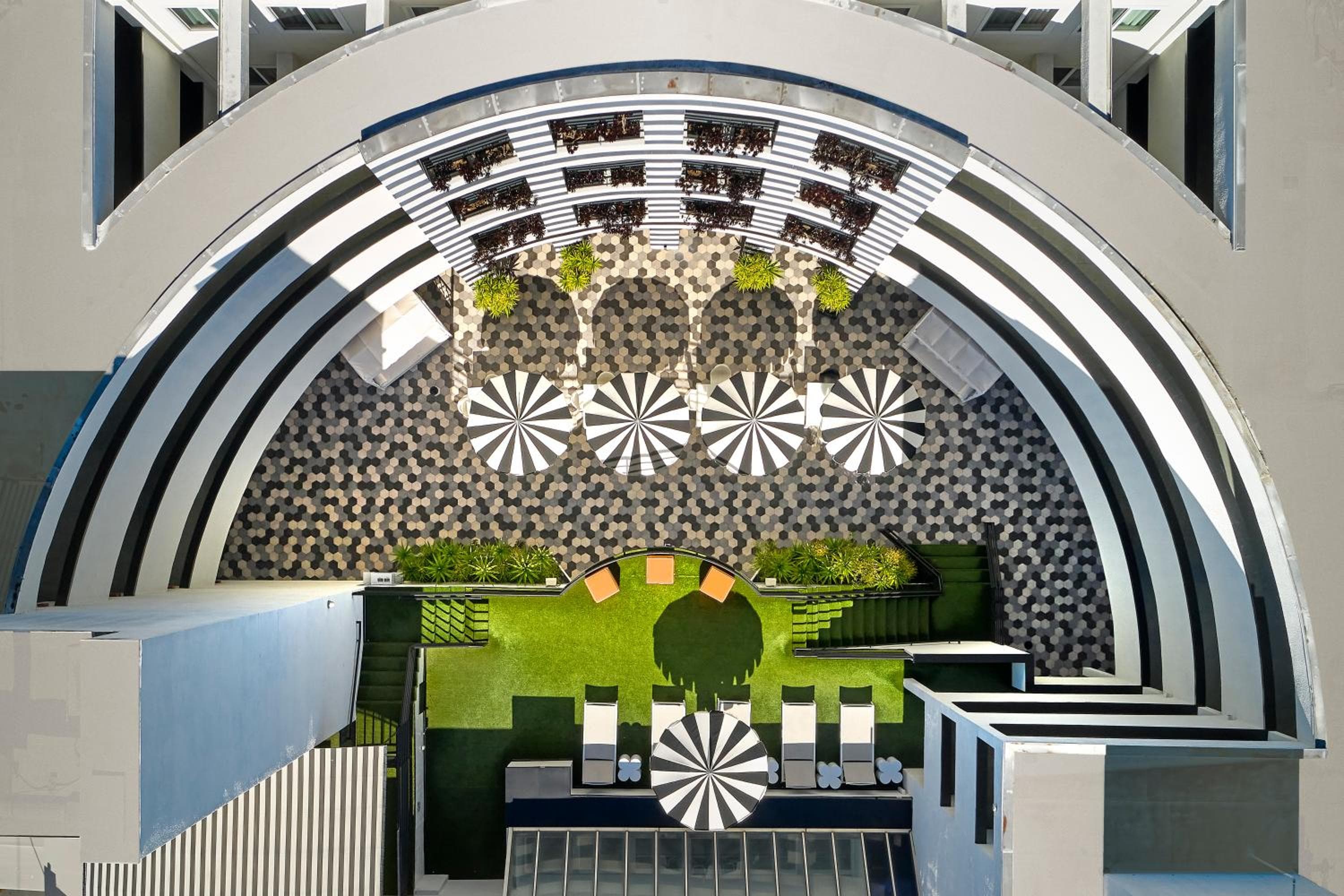 Hotel Carlyle — 3