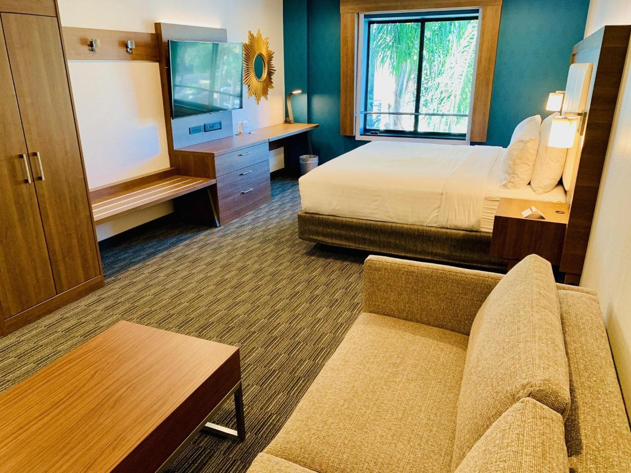 Holiday Inn Express Hollywood Walk of Fame, ein IHG Hotel — 2
