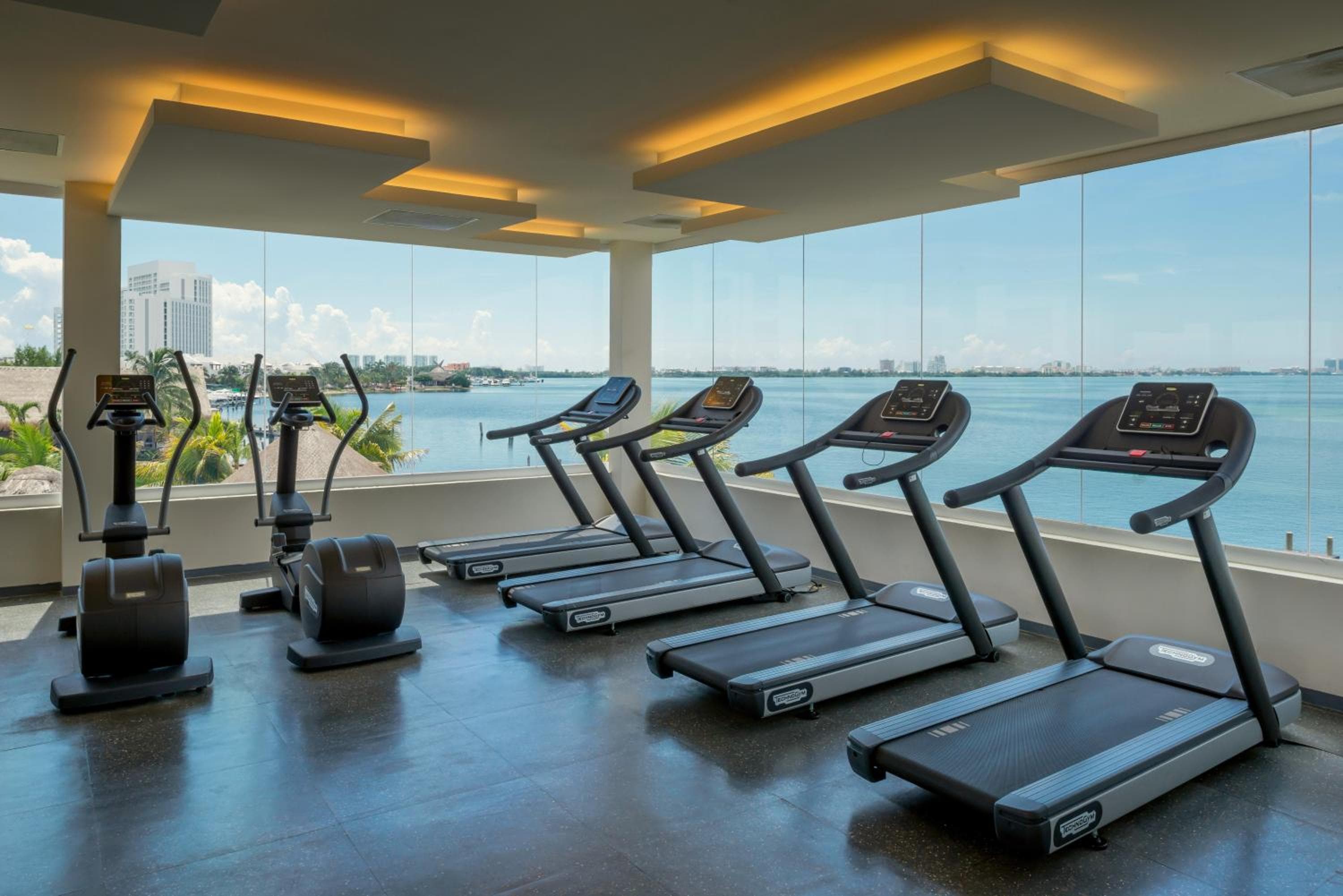 Real Inn Cancún — 22