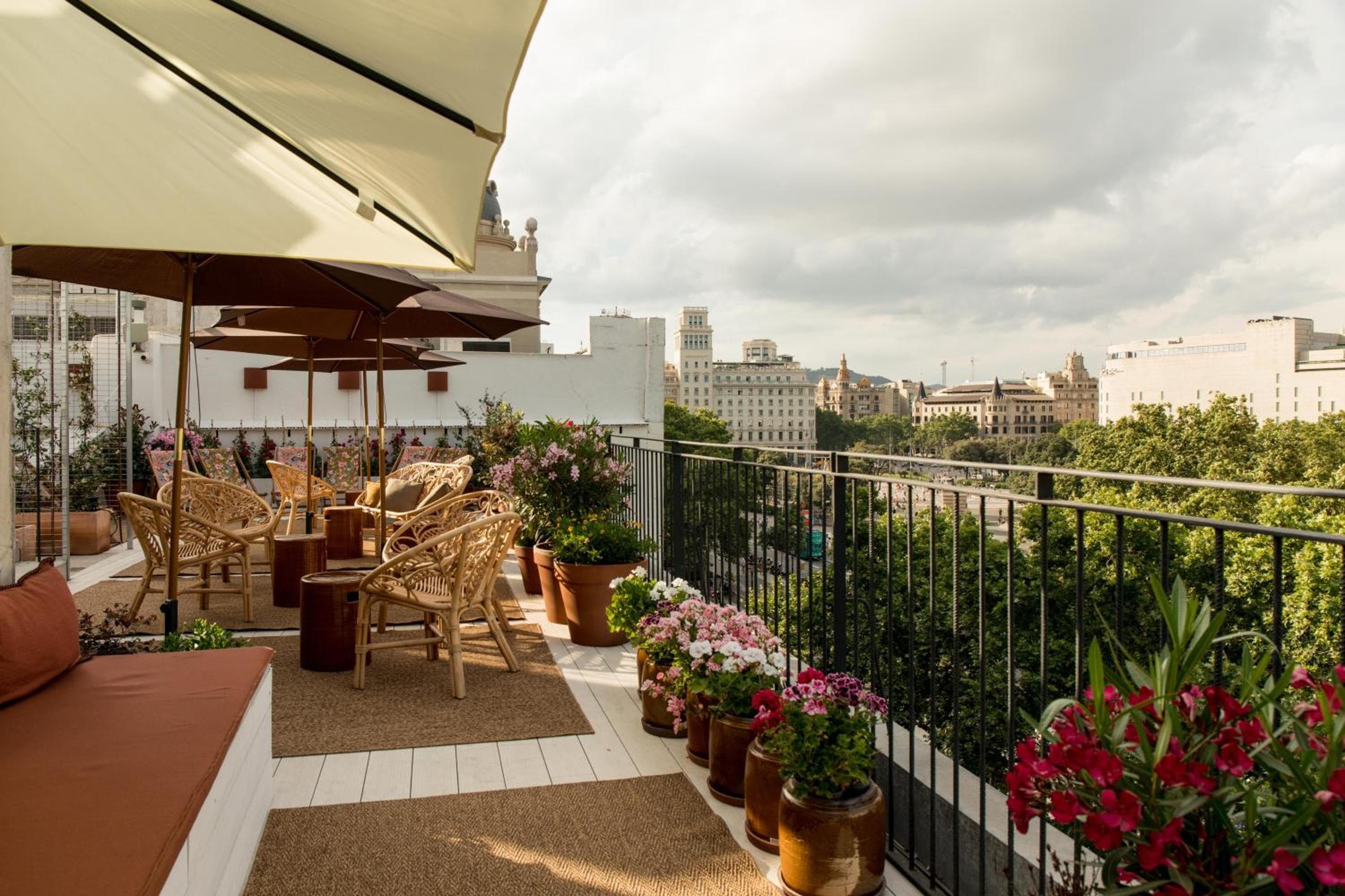 Yurbban Ramblas Boutique Hotel — 2