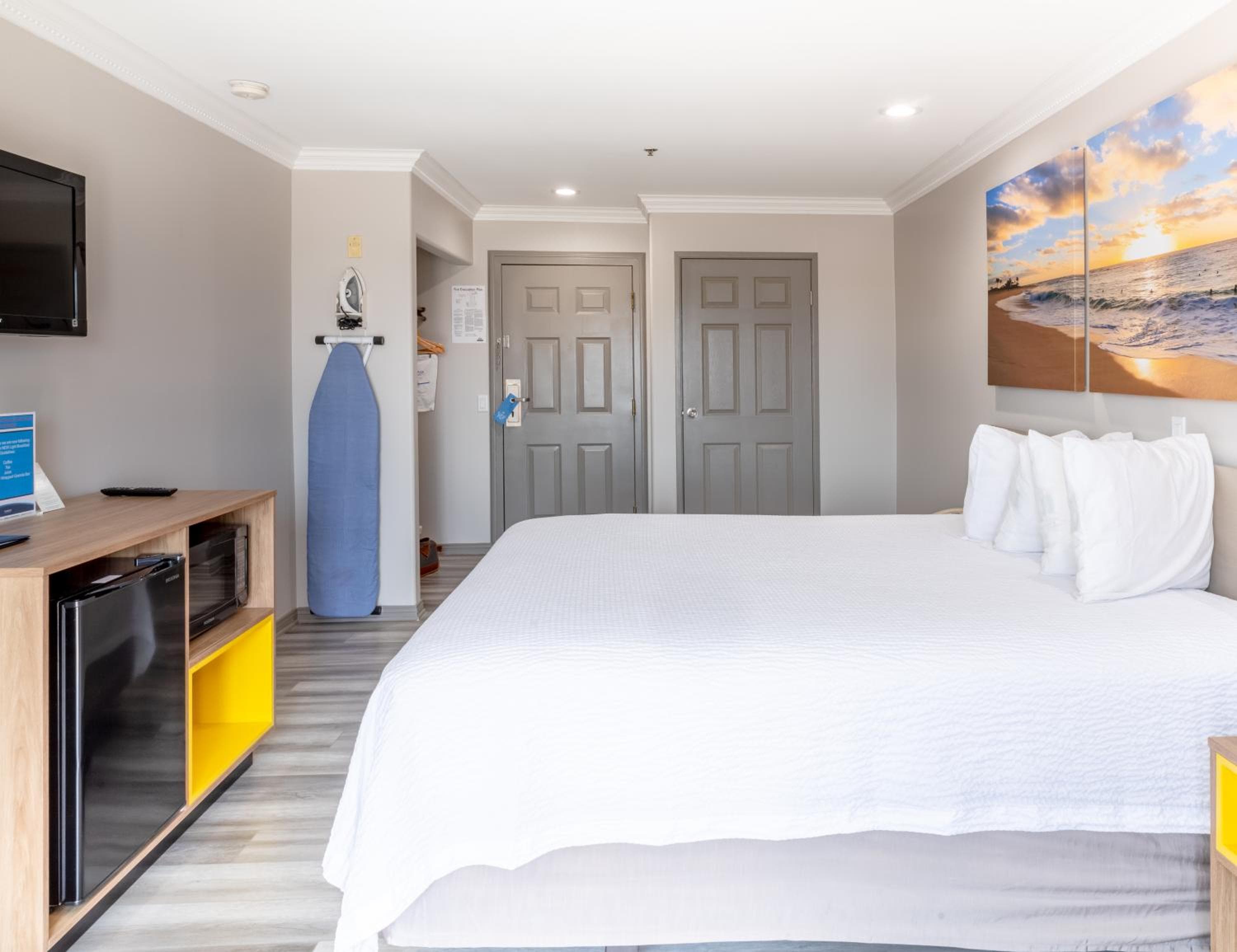 Days Inn by Wyndham Santa Monica — 20
