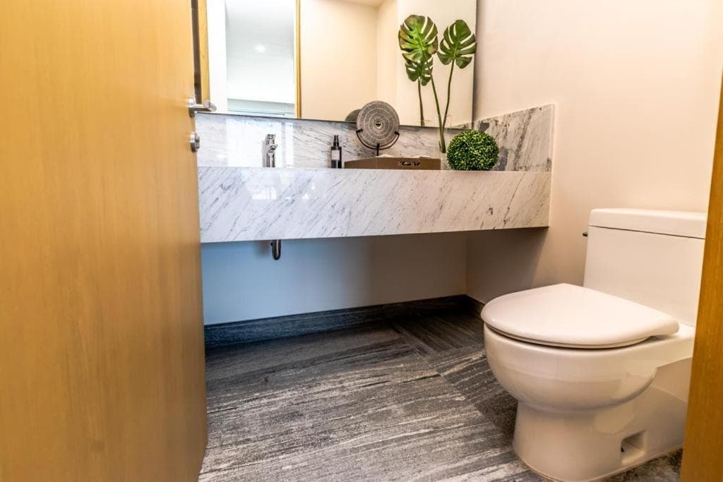 Luxury 3 BR Condo rooftop pool, near the beach — 23