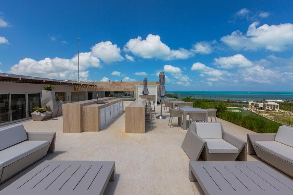 Luxury 3 BR Condo rooftop pool, near the beach — 13