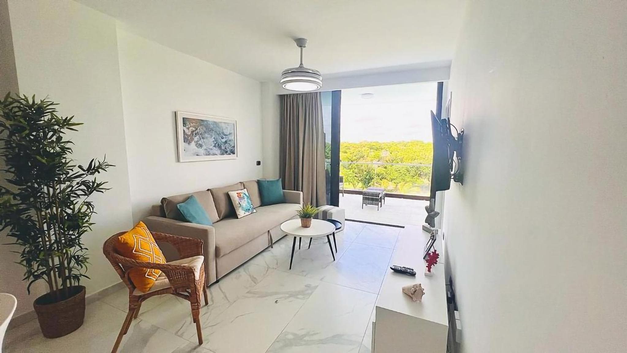 Apartment With Pool And Golf View — 3
