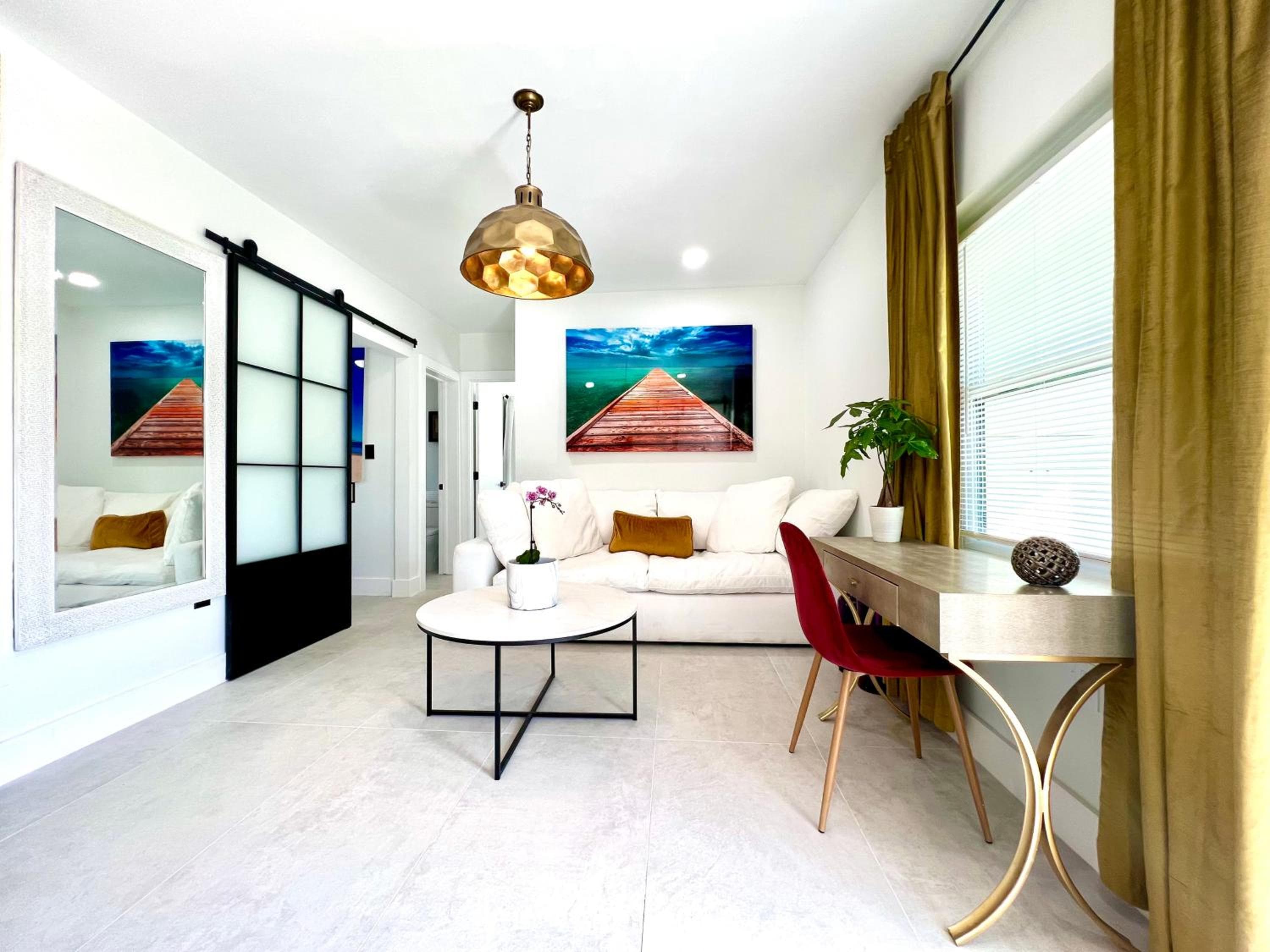 3 Seasons at the Carrington 3 Two Bedroom 1 Bath Apts -6 Bedrooms 3 bathrooms and 3 bedroom 2 bathroom Villa — 7