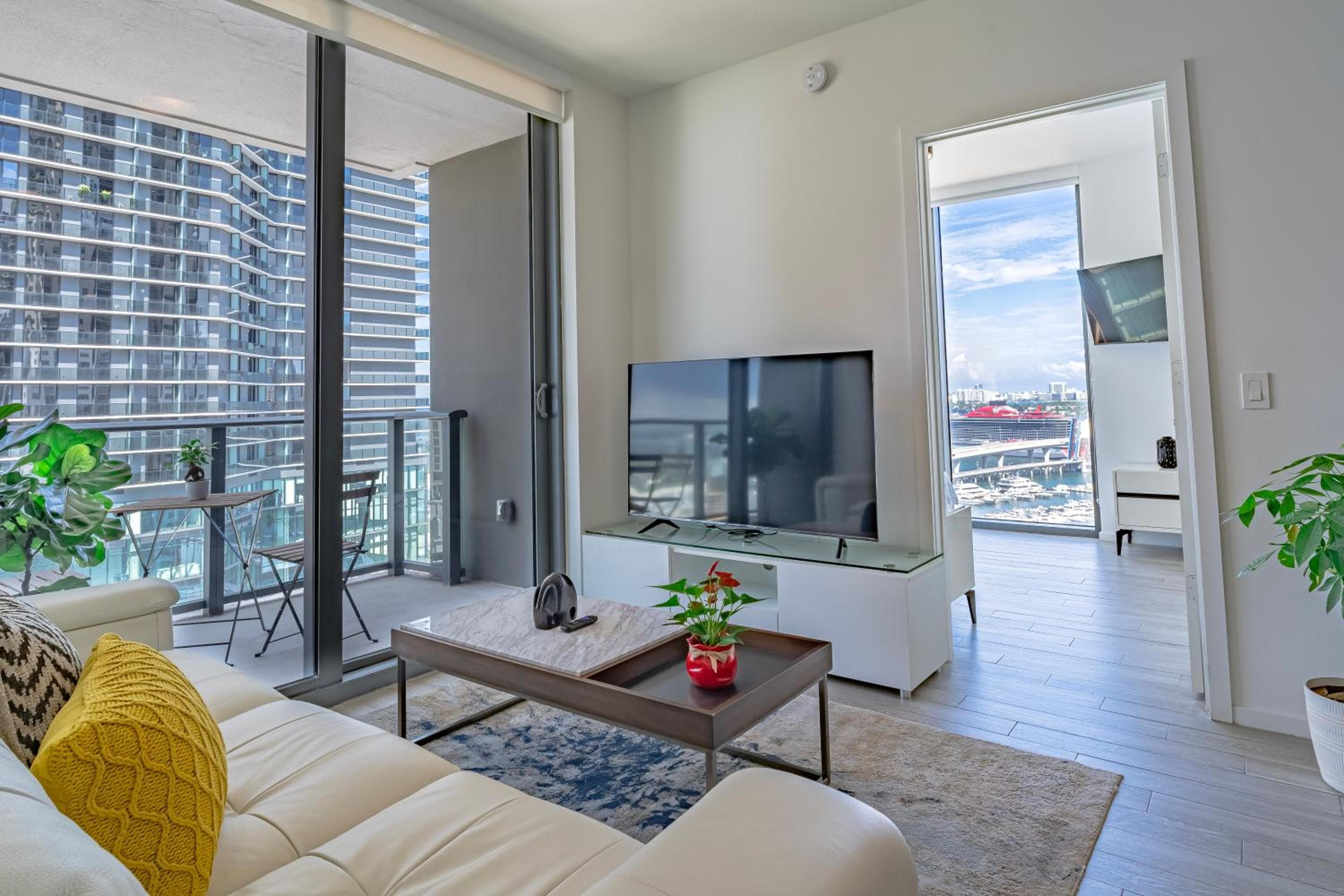 Luxurious 2-Bed Apartment with Breathtaking Bay views!! — 20