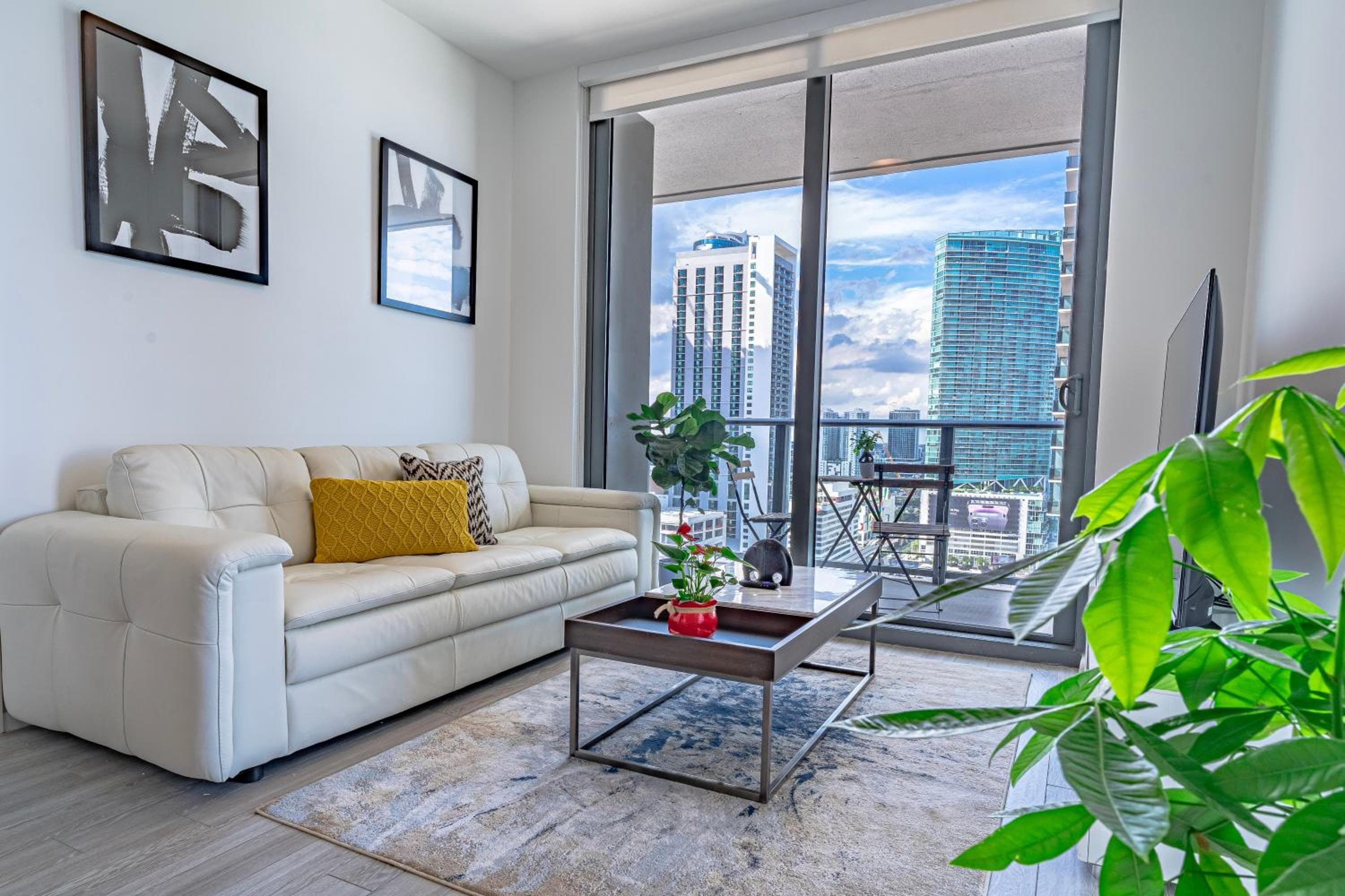 Luxurious 2-Bed Apartment with Breathtaking Bay views!! — 12