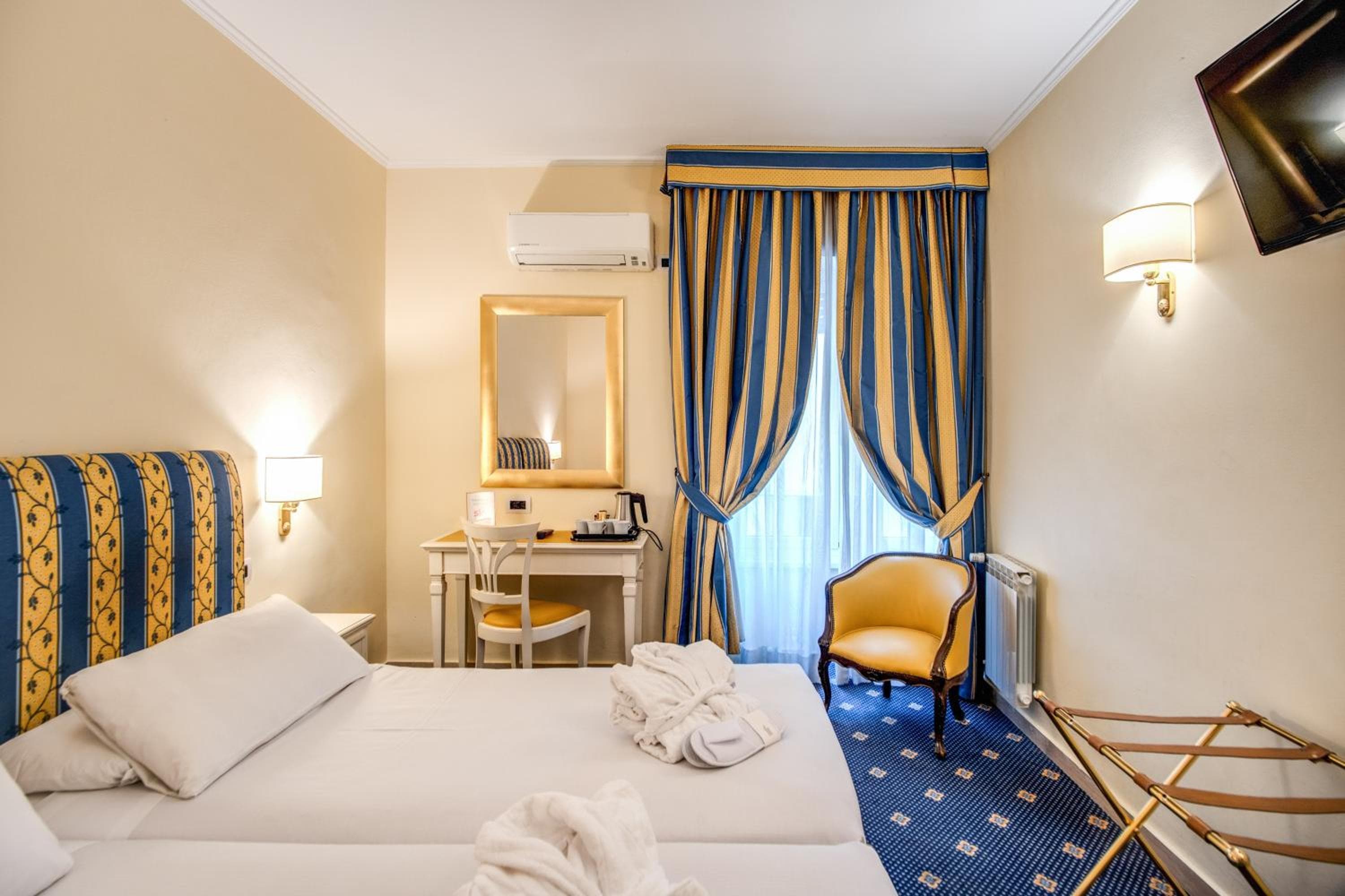 Hotel Napoleón — 12