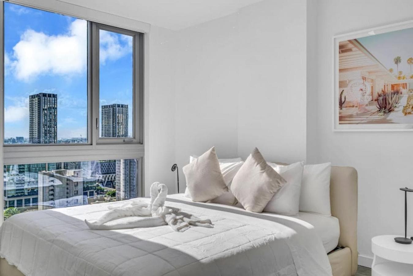 Modern 1 Bed Condo across from Bayside in Downtown — 11