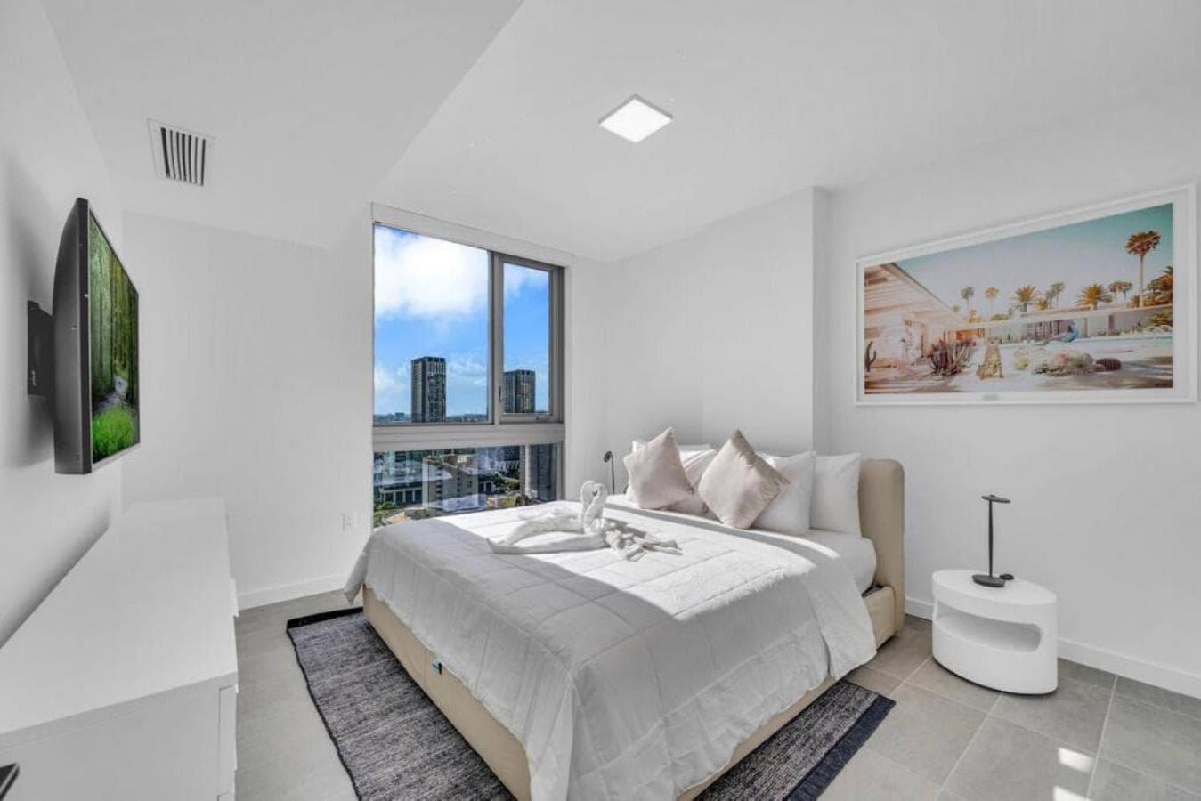Modern 1 Bed Condo across from Bayside in Downtown — 16