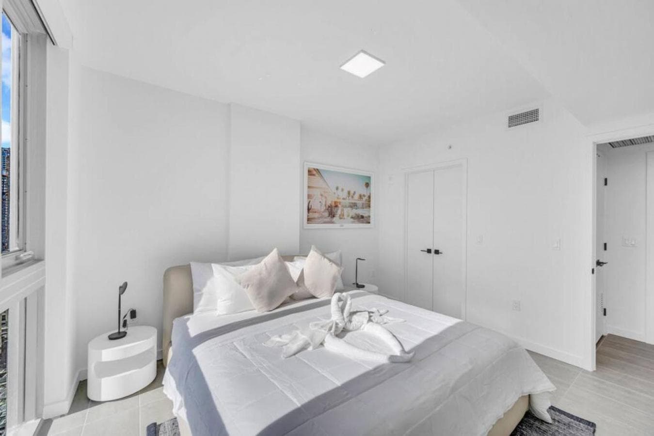 Modern 1 Bed Condo across from Bayside in Downtown — 18