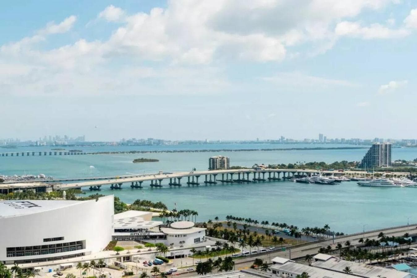 Modern 1 Bed Condo across from Bayside in Downtown — 22