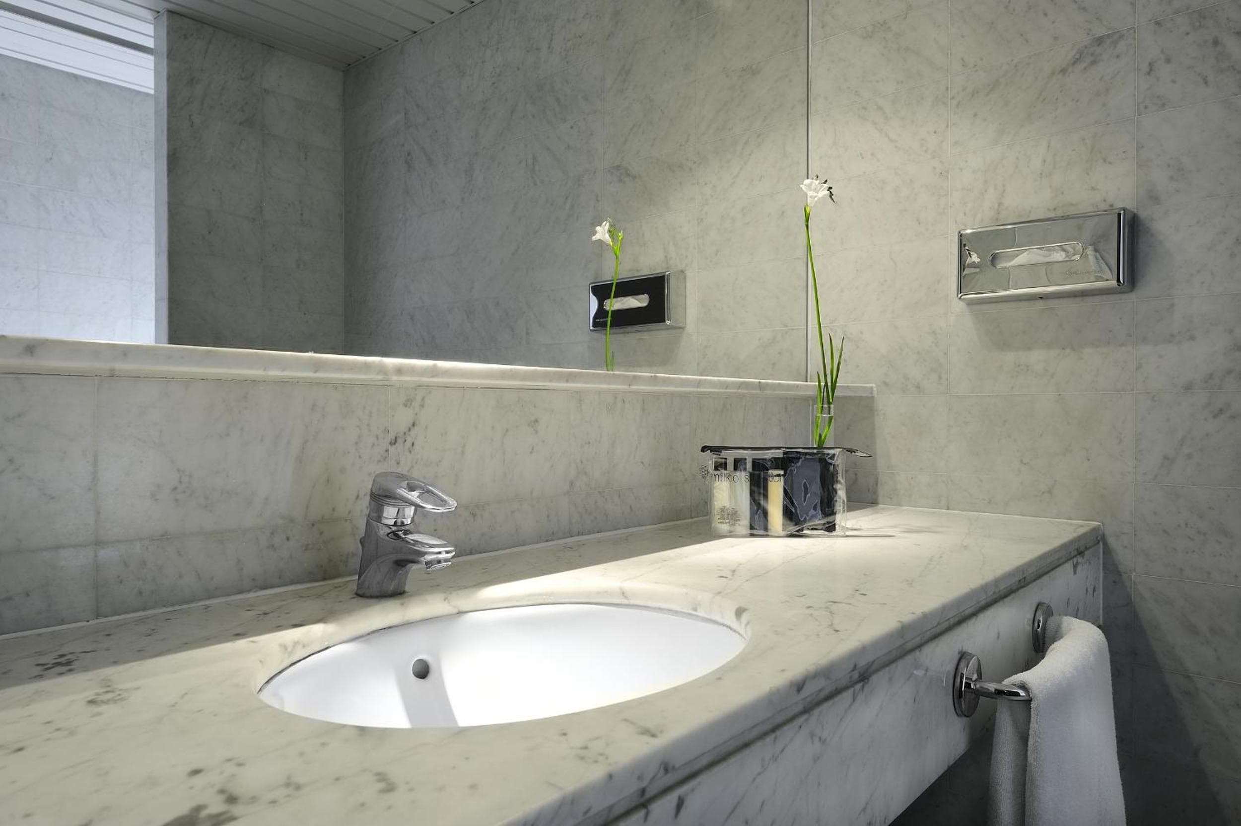 Hotel Gran Derby Suites, un piccolo hotel di lusso nel mondo — 15