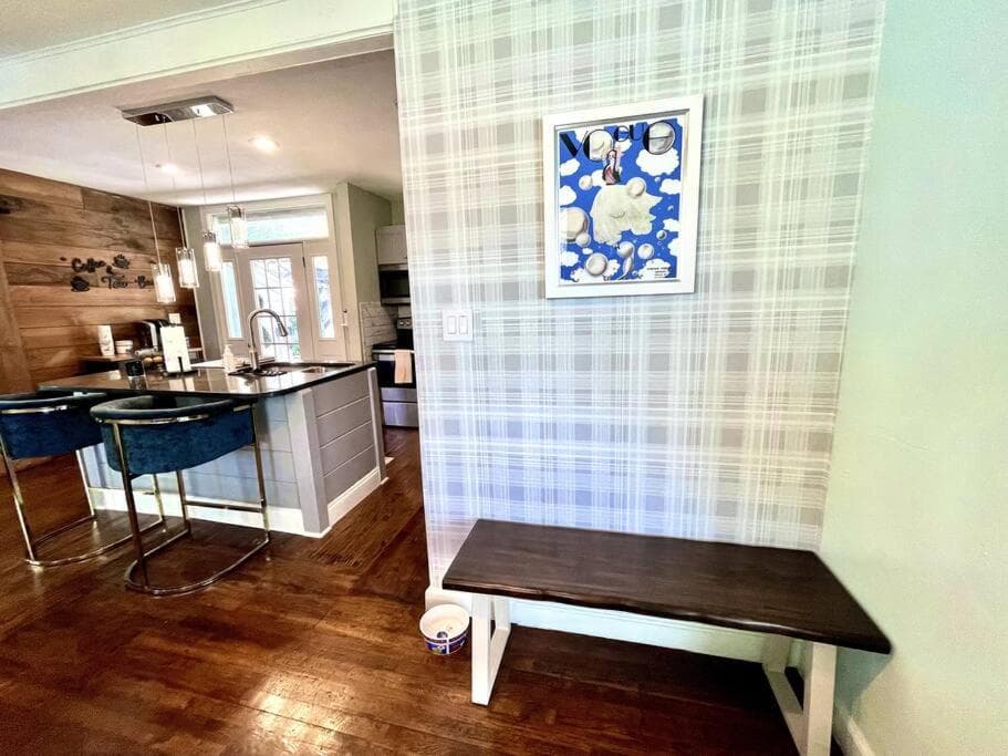 Cozy sanctuary minutes from the bay and beaches — 2