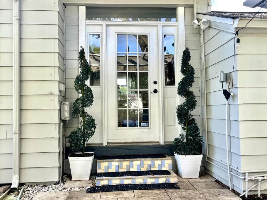 Cozy sanctuary minutes from the bay and beaches — 6