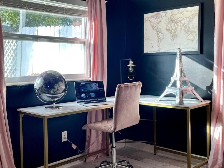 Cozy sanctuary minutes from the bay and beaches — 8