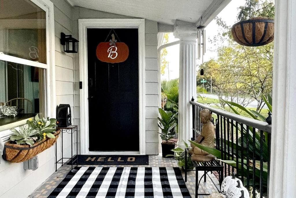 Cozy sanctuary minutes from the bay and beaches — 24