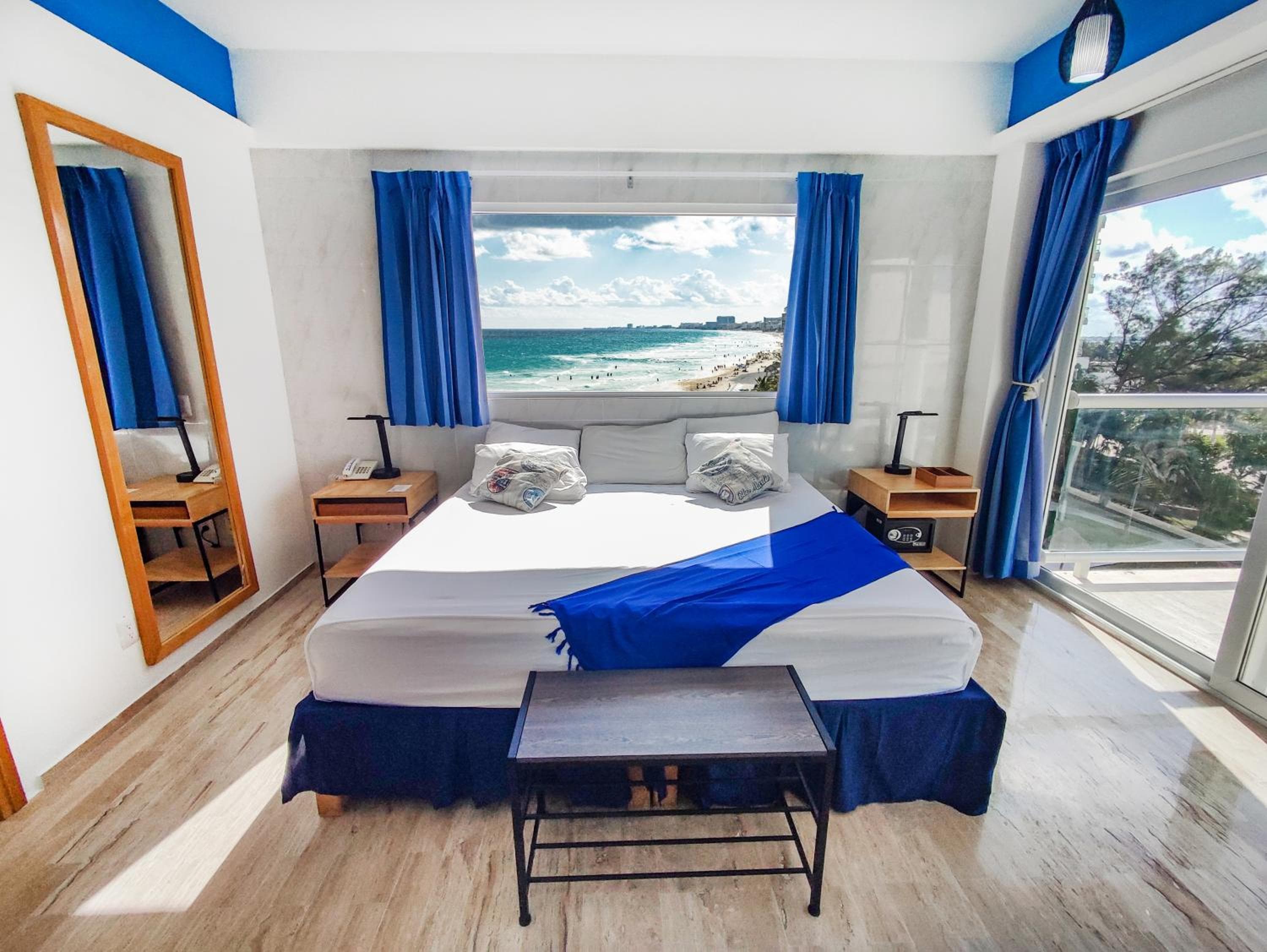 Paradise Beachfront & Nightlife Heart — 16