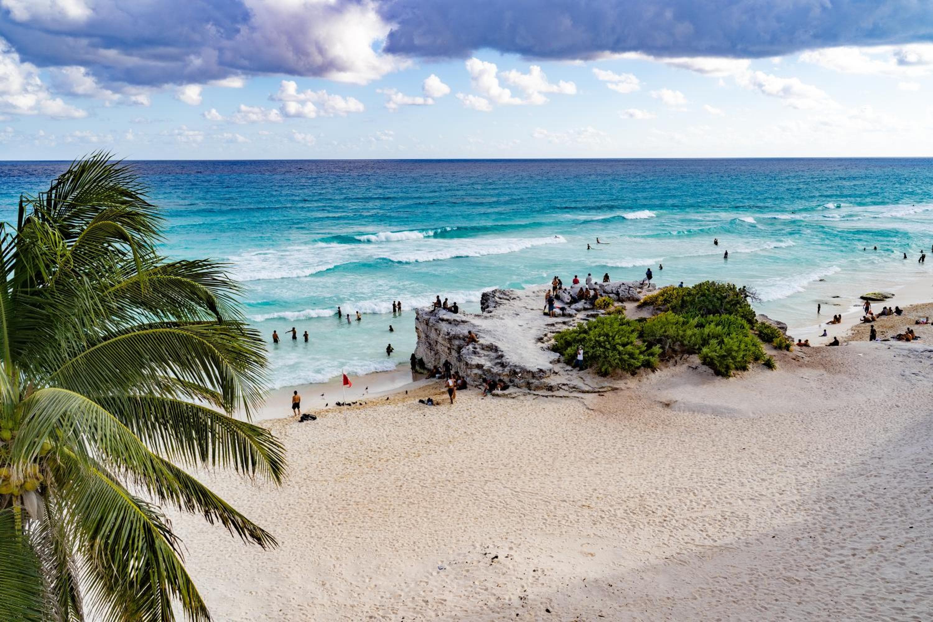 Paradise Beachfront & Nightlife Heart — 4
