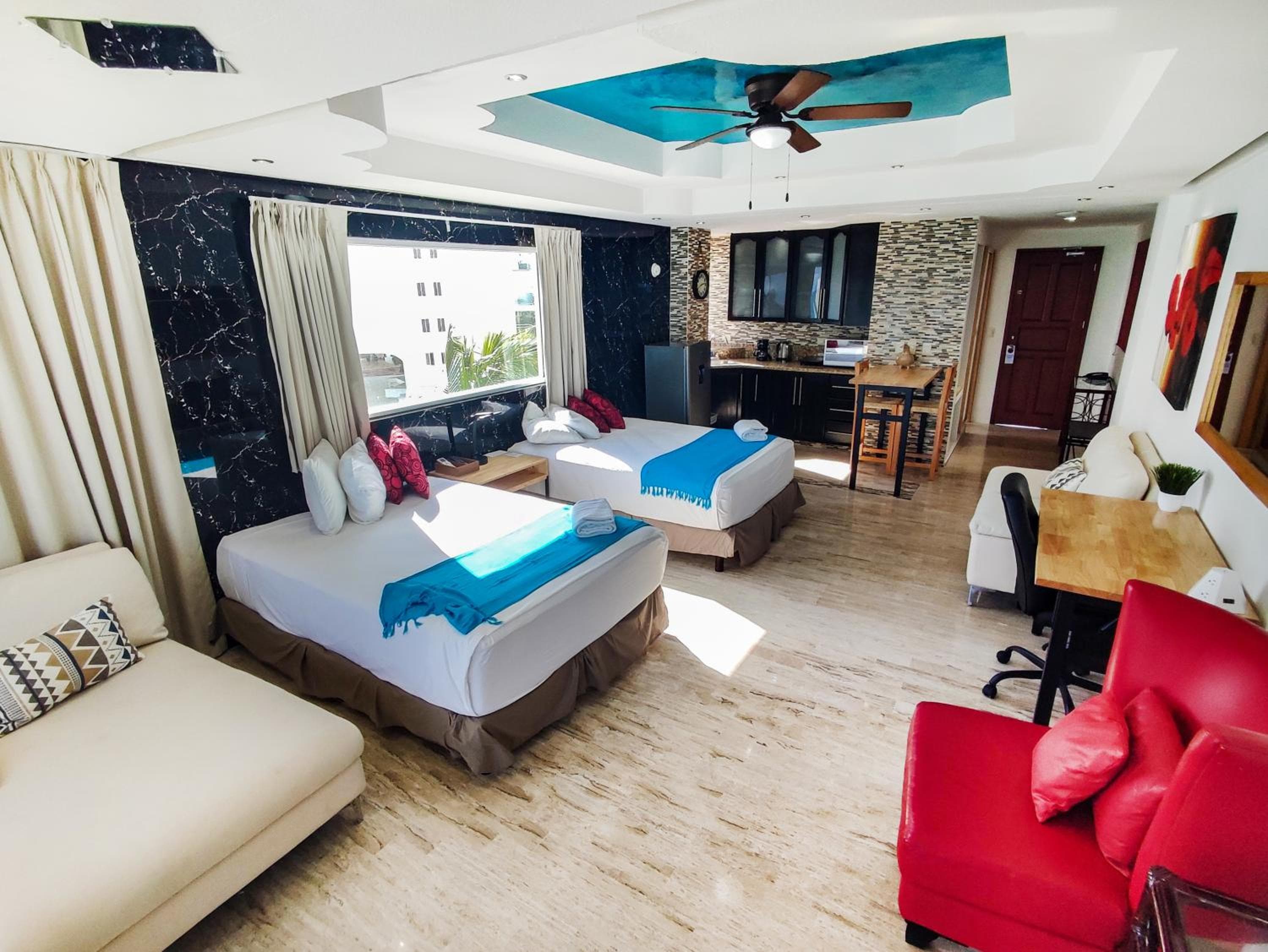 Paradise Beachfront & Nightlife Heart — 28