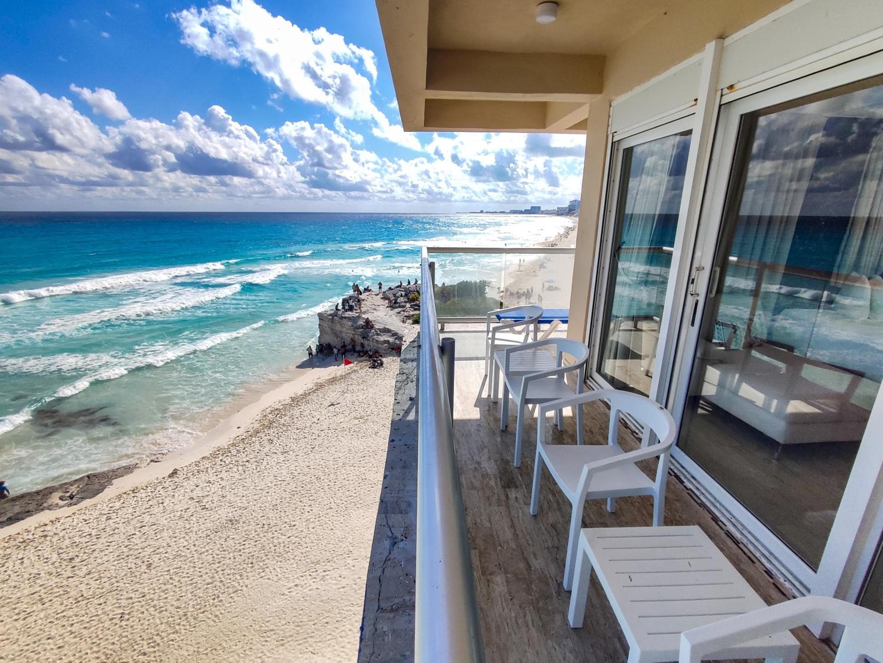Paradise Beachfront & Nightlife Heart — 15