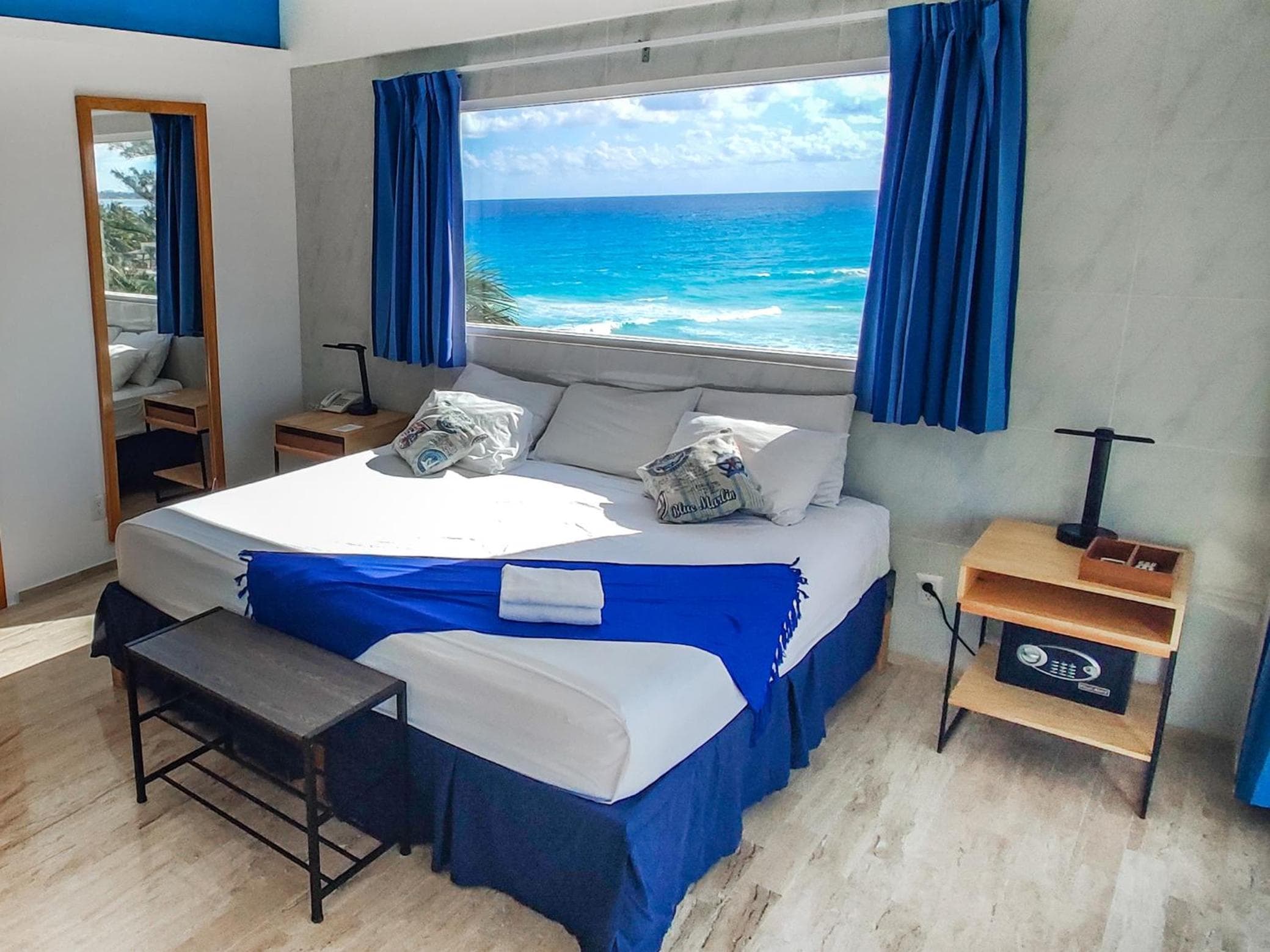 Paradise Beachfront & Nightlife Heart — 12