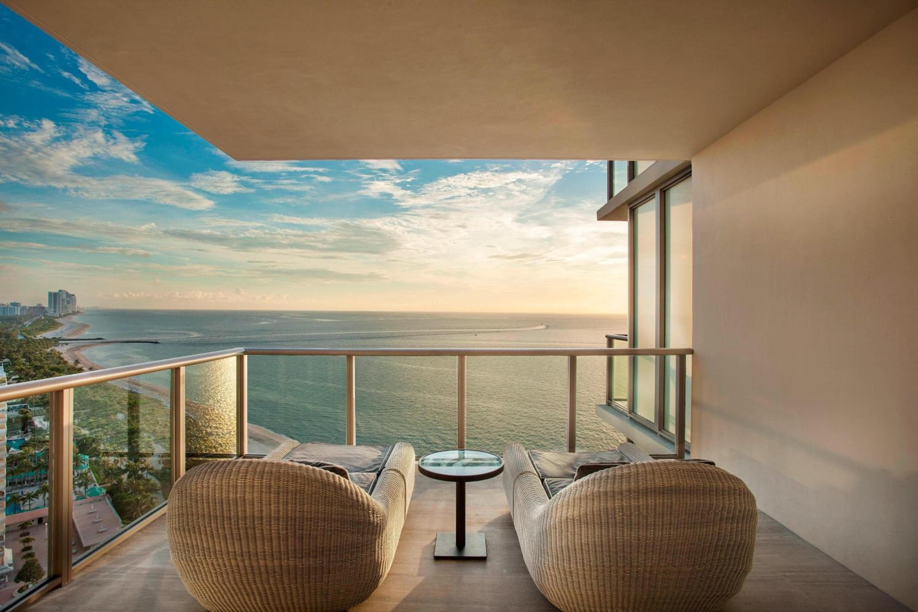 Das St. Regis Bal Harbour Resort — 16