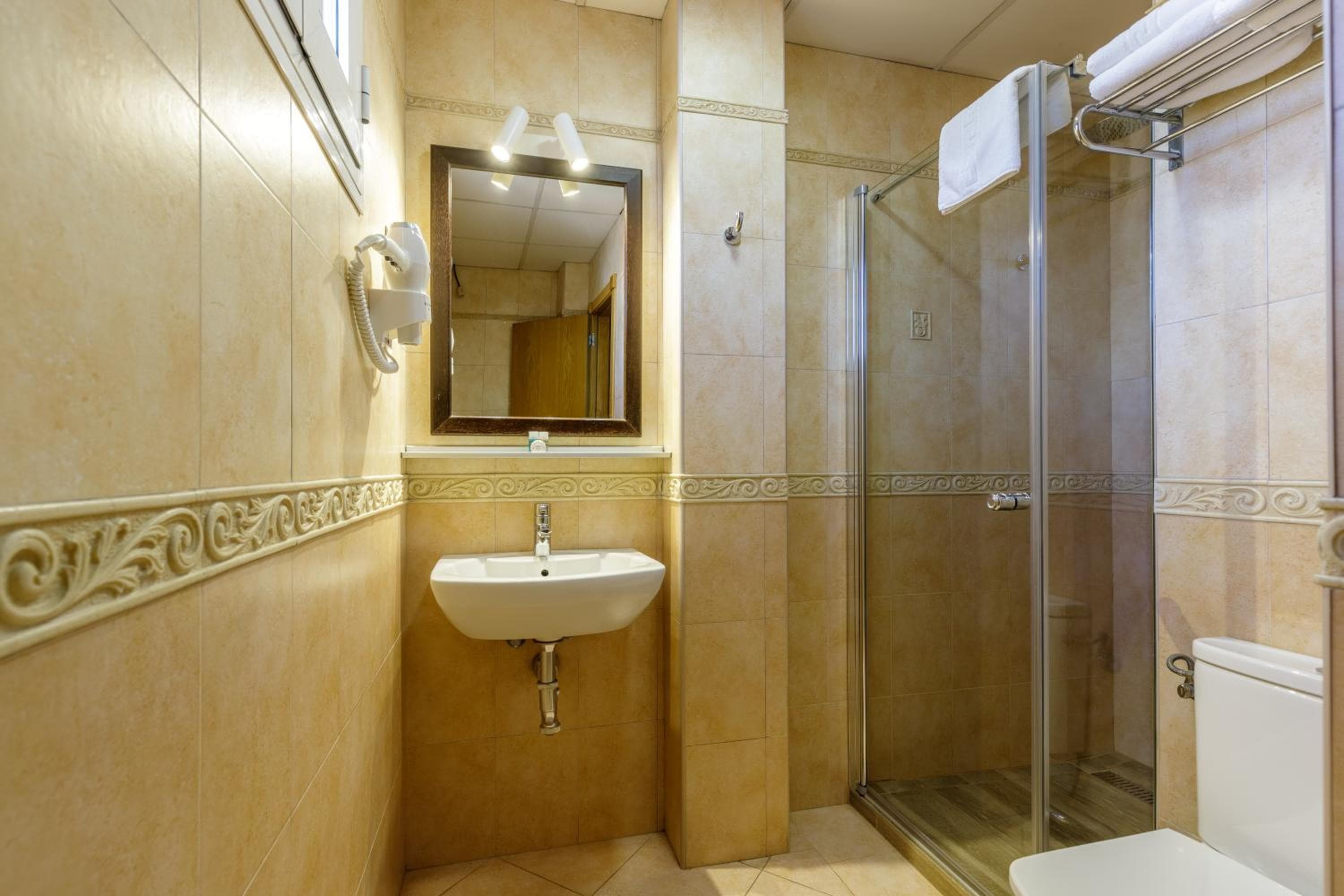H-A Hotel Trebol — 2
